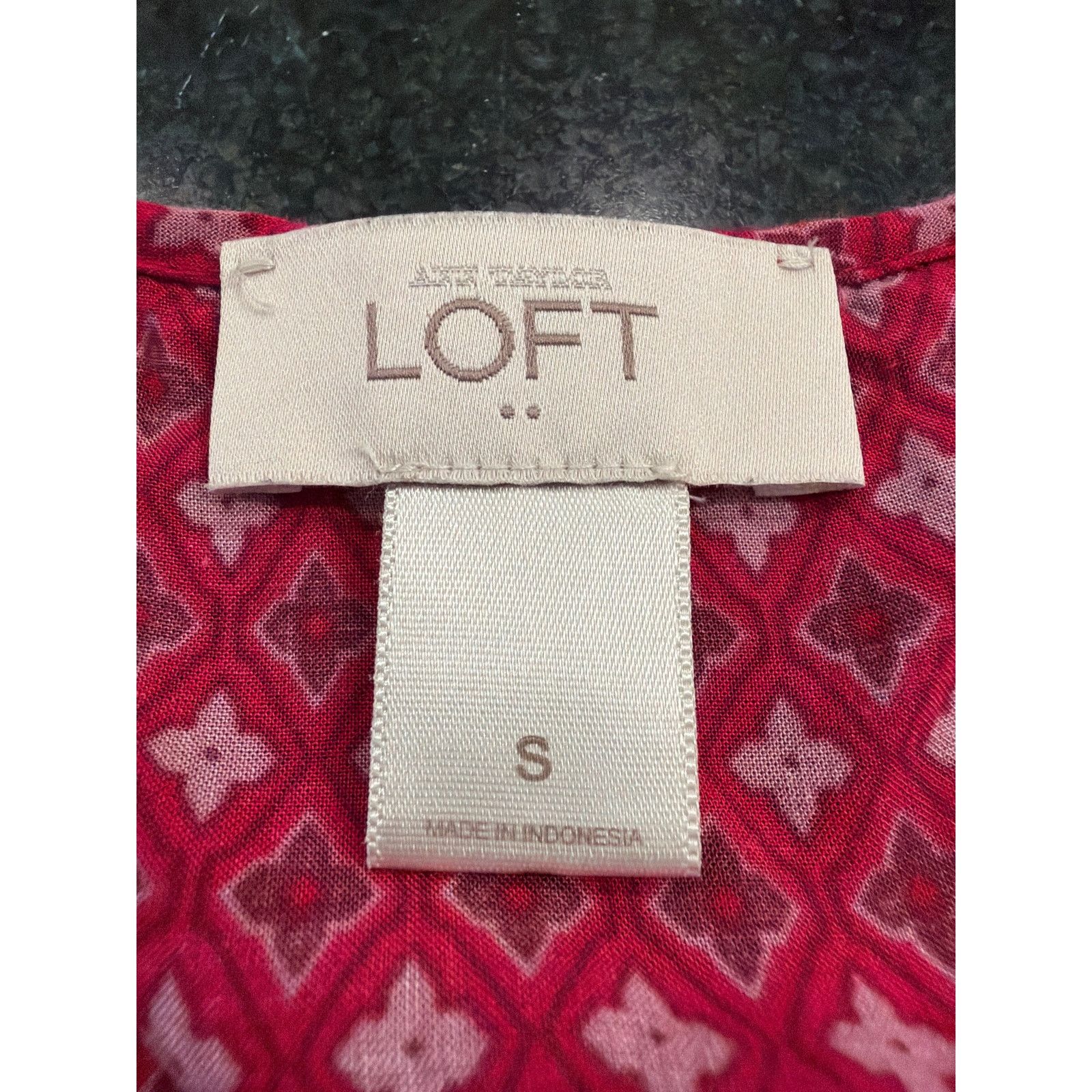 Loft Ann Taylor Loft raspberry print shirred bodice tank SM Size S / US 4 / IT 40 - 3 Thumbnail