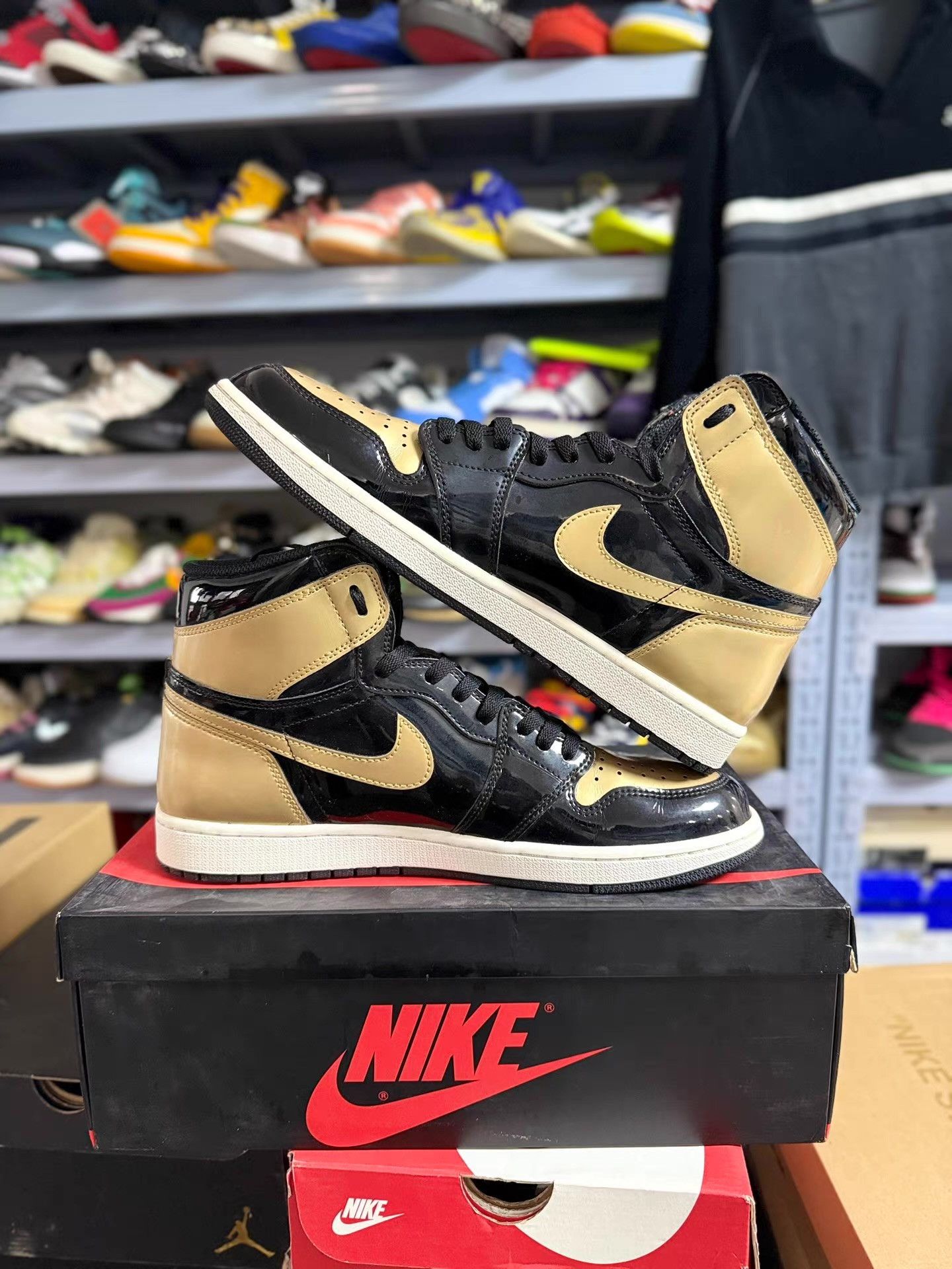Nike Air Jordan 1 Black Gold Toe Ｑ20 Size US 11 / EU 44 - 2 Thumbnail