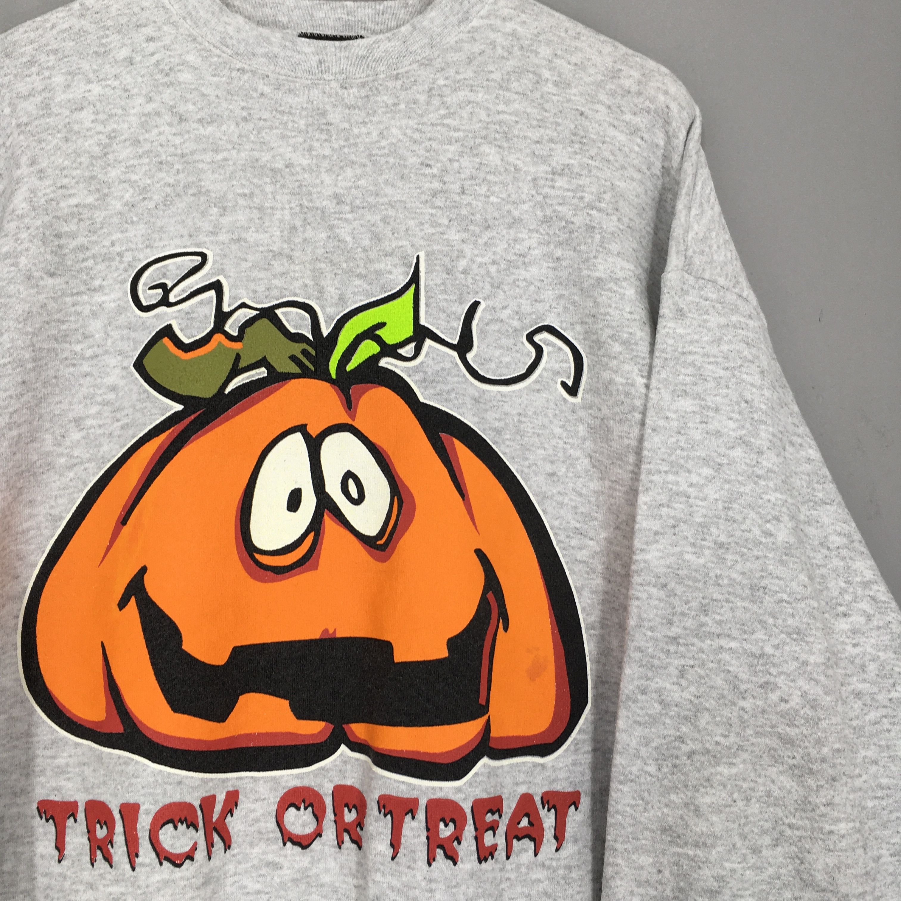 Vintage Vintage 90s Halloween Trick Or Treat Sweatshirt XLarge Size US XL / EU 56 / 4 - 2 Thumbnail