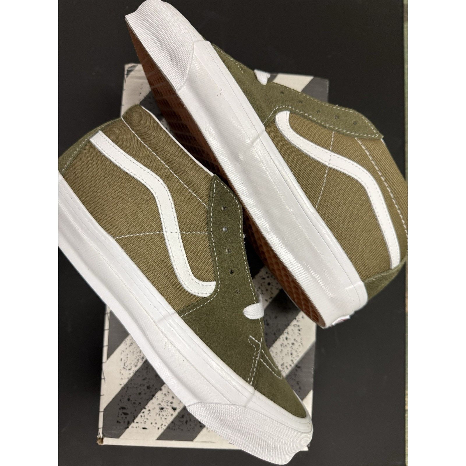Vans Vans OG Sk8-Mid Lx Green/White Size 8.5m 10 W Brand NWB Size US 7.5 / EU 40-41 - 5 Thumbnail
