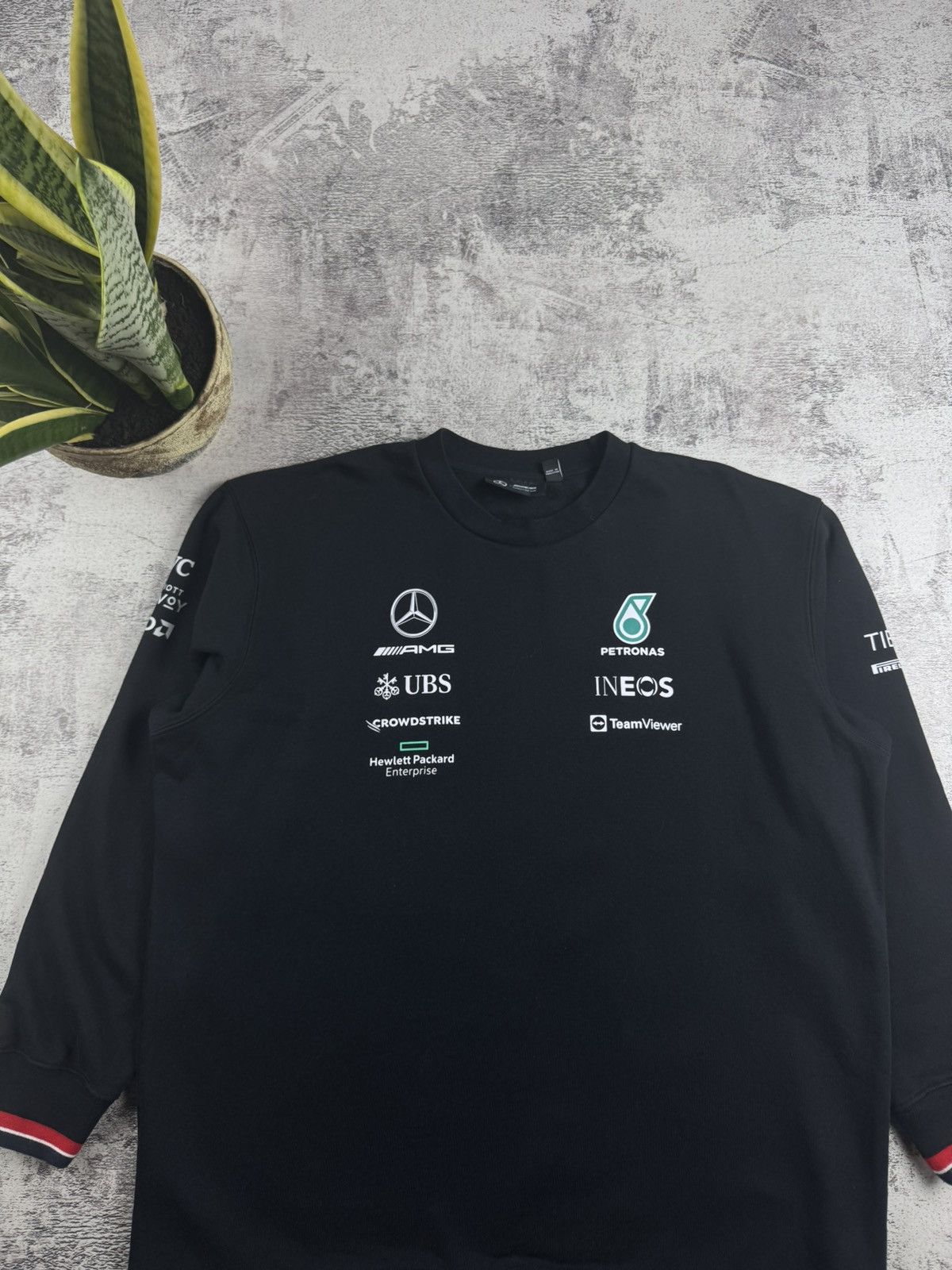 Mercedes-Benz Mercedes AMG Petronas Formula 1 Black XL Men’s Racing Fleece Pullover Sweatshirt Size US XL / EU 56 / 4 - 5 Thumbnail