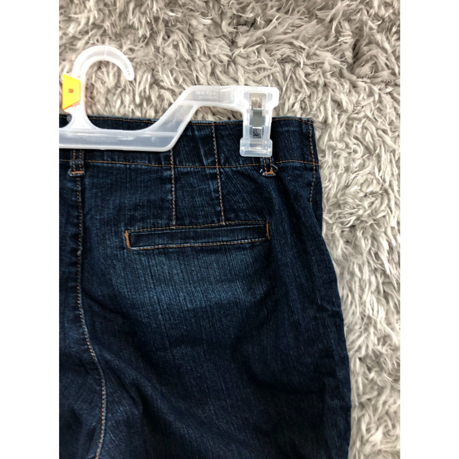 Gloria Vanderbilt Gloria Vanderbilt Capri Jeans Size 6 Womens Mid Rise Dark Wash Blue Denim Jeans Capris Female Regular 5-Pocket Logo Zipper Button Belt Loops Inseam 20 Size 28" / US 6 / IT 42 - 6 Thumbnail