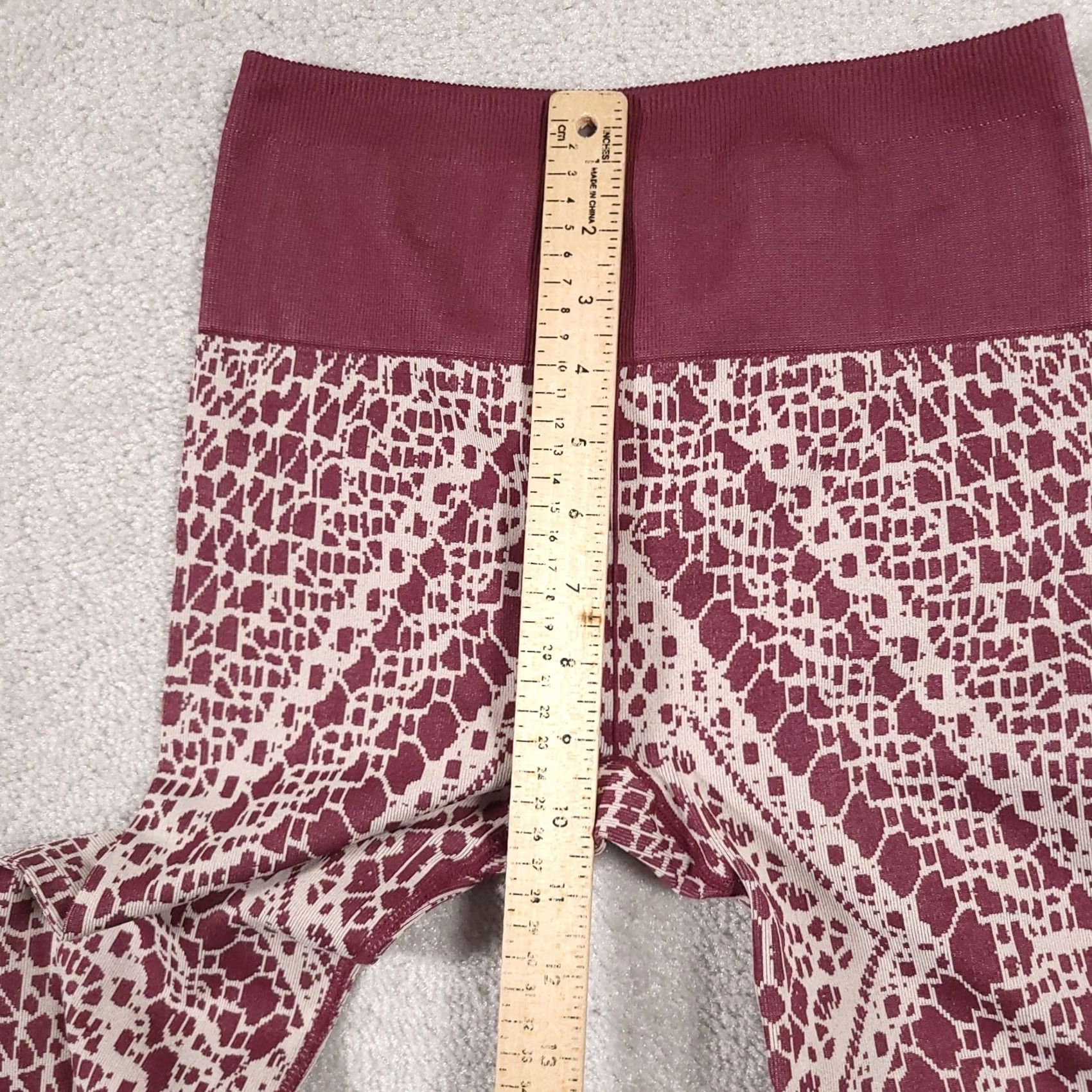 Fabletics Fabletics Capri Leggings Women's S Seamless High Rise Printed Geometric Multi Color Athletic Skinny Inseam 20.5 in Compression Drawstring N/A Size 28" / US 6 / IT 42 - 7 Thumbnail