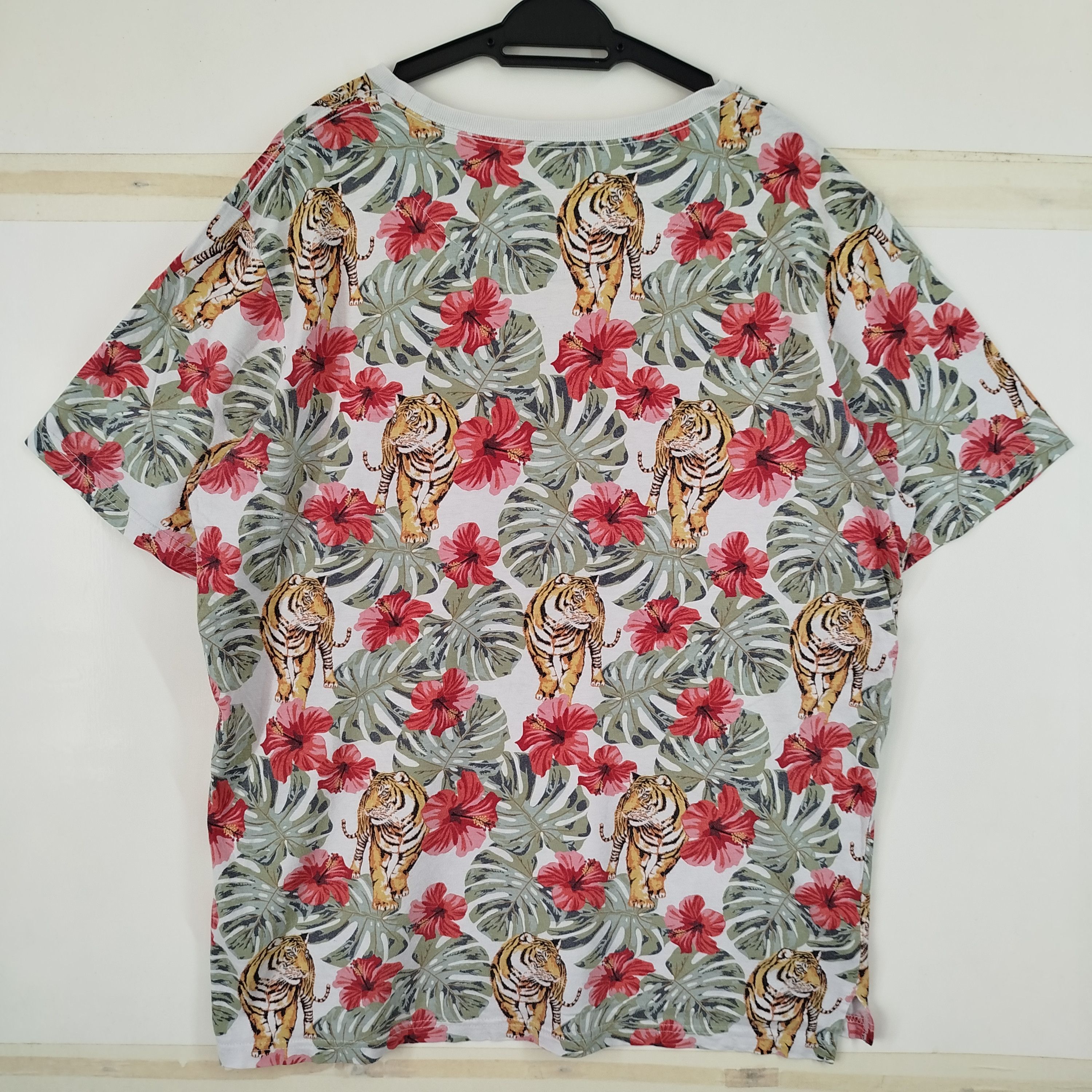 Designer × Japanese Brand No Boundaries Fullprint Tiger And Flower Size US L / EU 52-54 / 3 - 7 Thumbnail
