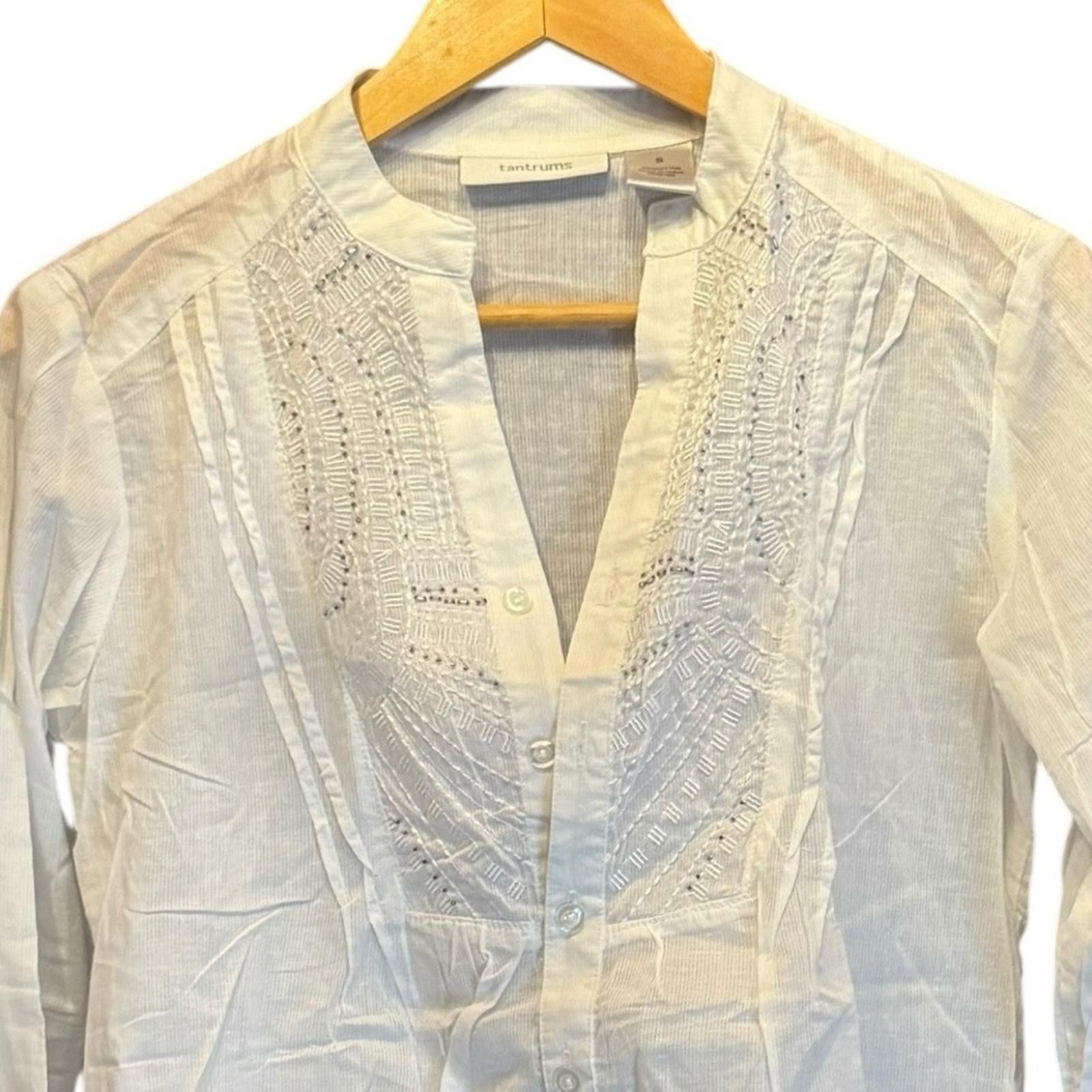 Tantum tantrums. Women's BOHO White Lace Button Down. Size Small. Size S / US 4 / IT 40 - 6 Thumbnail