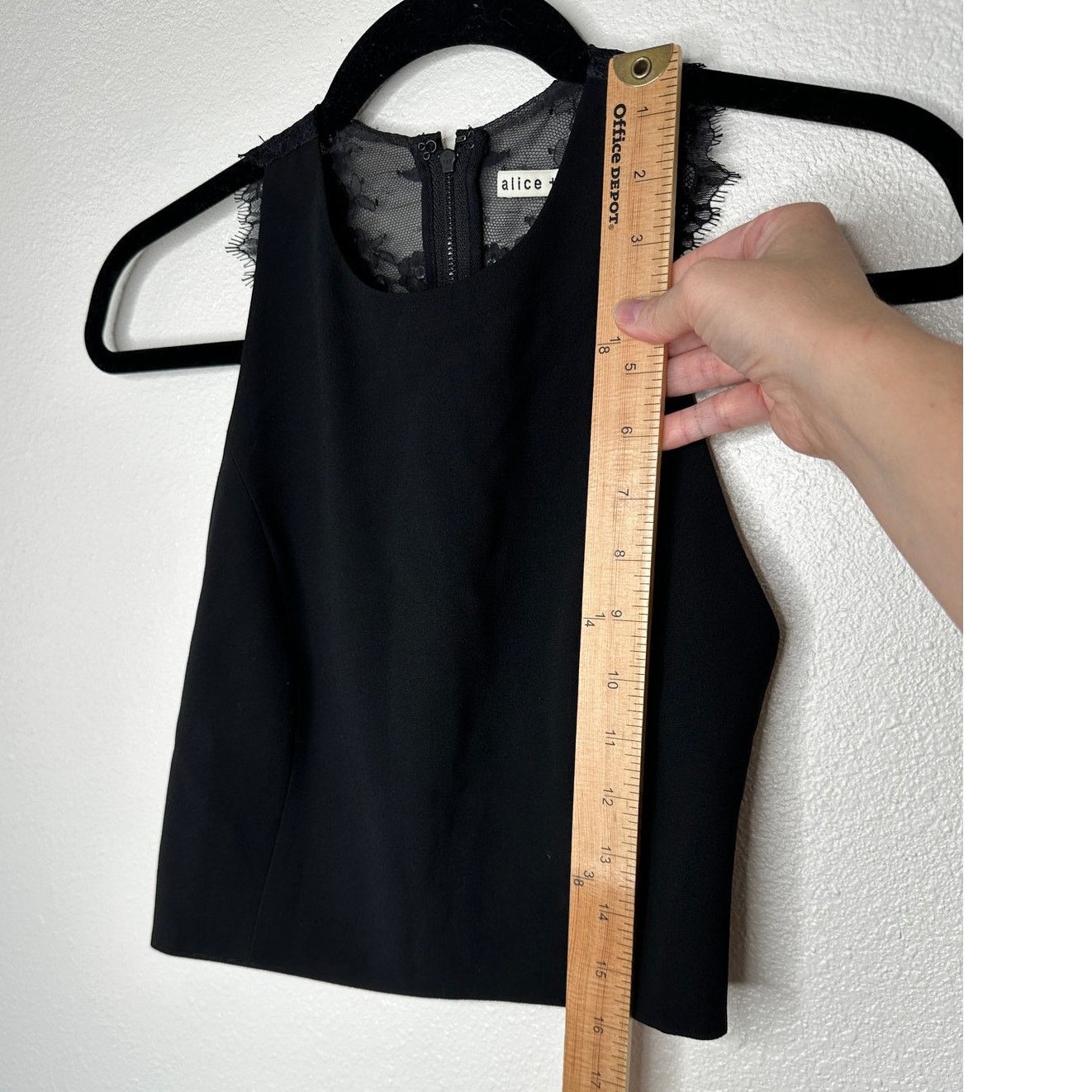 Alice + Olivia Alice + Olivia Crepe de Chine Black Lace Going Out Crop Top Size XS / US 0-2 / IT 36-38 - 11 Thumbnail