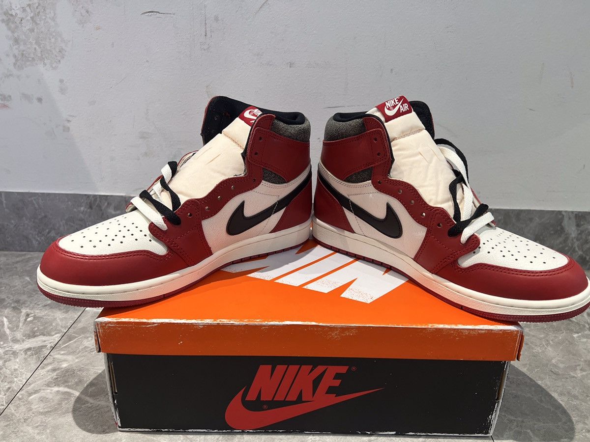 Jordan Brand Air Jordan 1 Retro High OG Chicago Lost and Found Size US 9.5 / EU 42-43 - 2 Thumbnail
