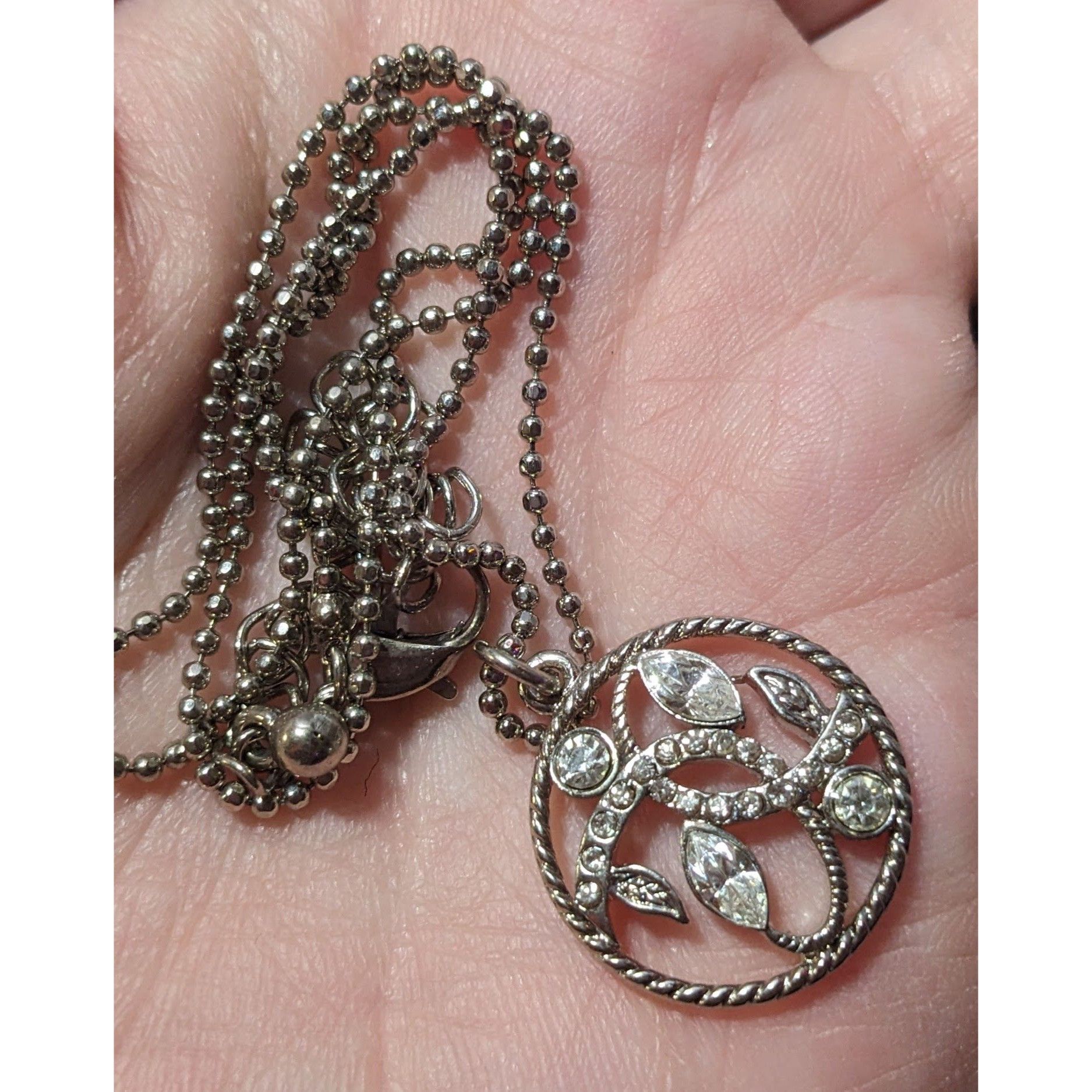 Other Fantasy Floral Rhinestone Silver Tone Pendant Necklace Size ONE SIZE - 7 Thumbnail