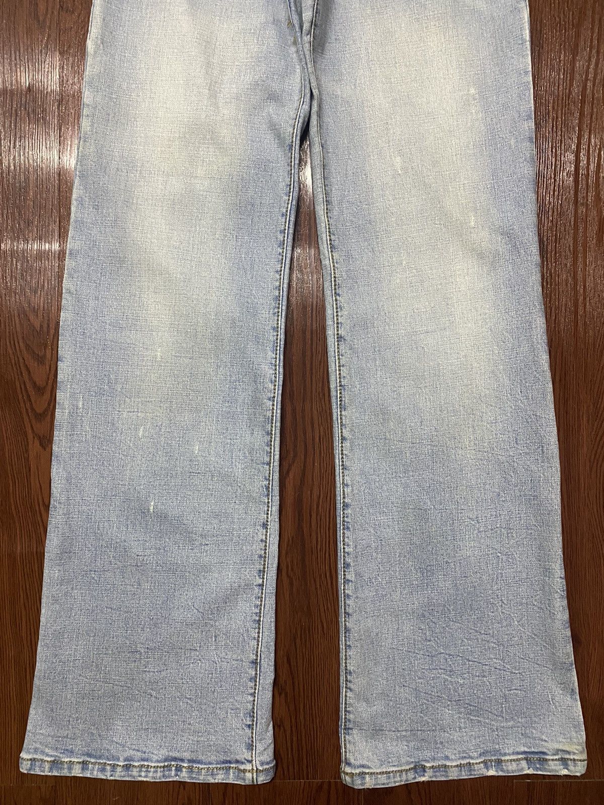 Japanese Brand Vintage Japanese Brand Blue Faded Wash Flare Style Jeans Size 28" / US 6 / IT 42 - 6 Thumbnail