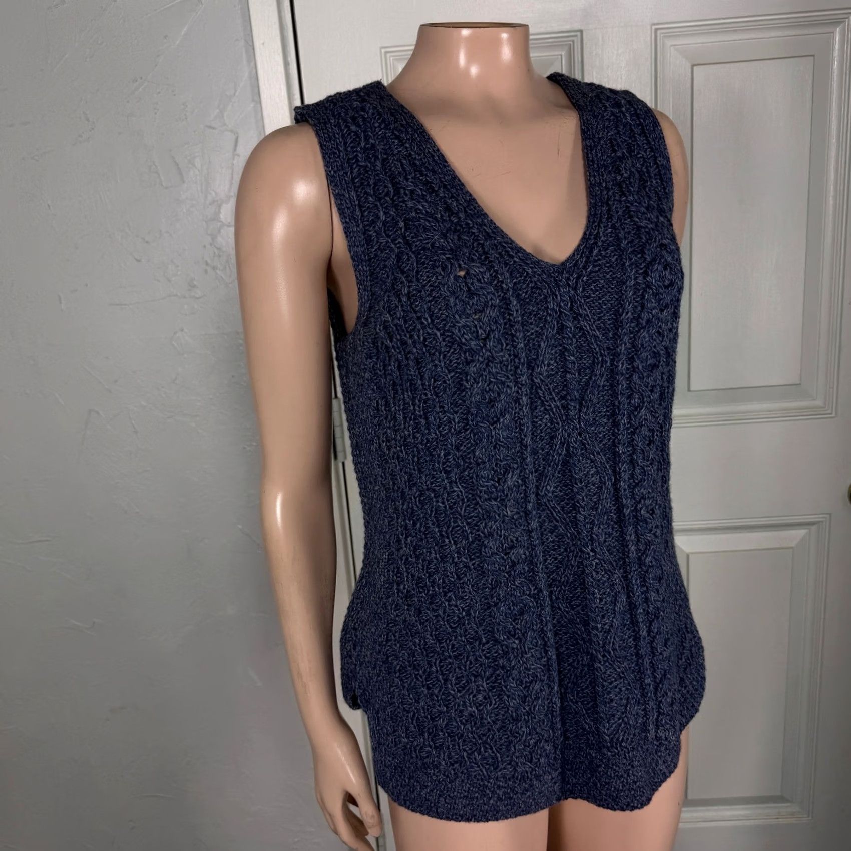 Vintage Blarney Woolen Mills Womens sweater Medium Ireland Cable Knit Sleeveless D4-12 Size M / US 6-8 / IT 42-44 - 4 Thumbnail