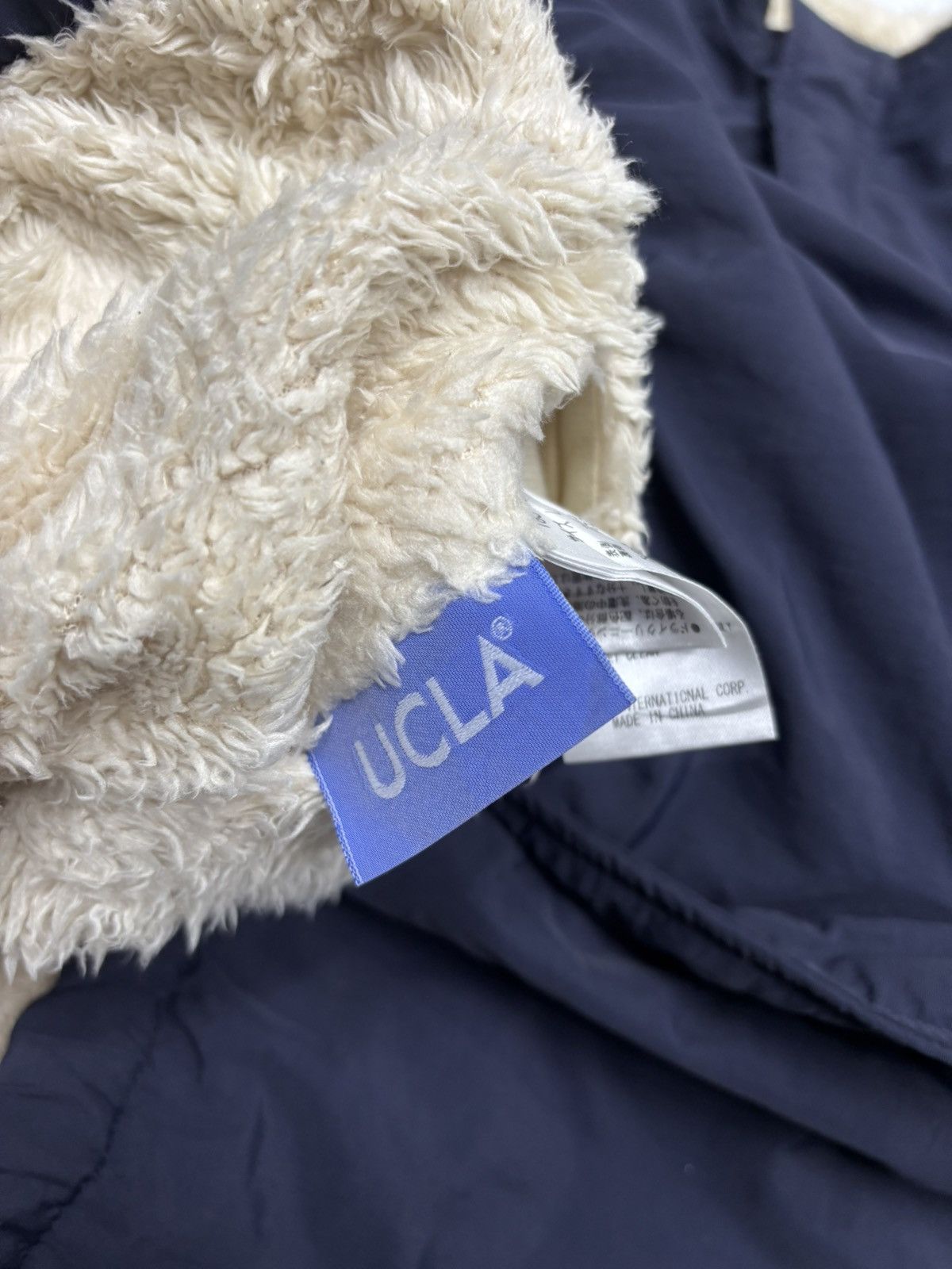 Japanese Brand 🔥VINTAGE UCLA REVERSIBLE NYLON FLEECE JACKET Size US L / EU 52-54 / 3 - 9 Thumbnail