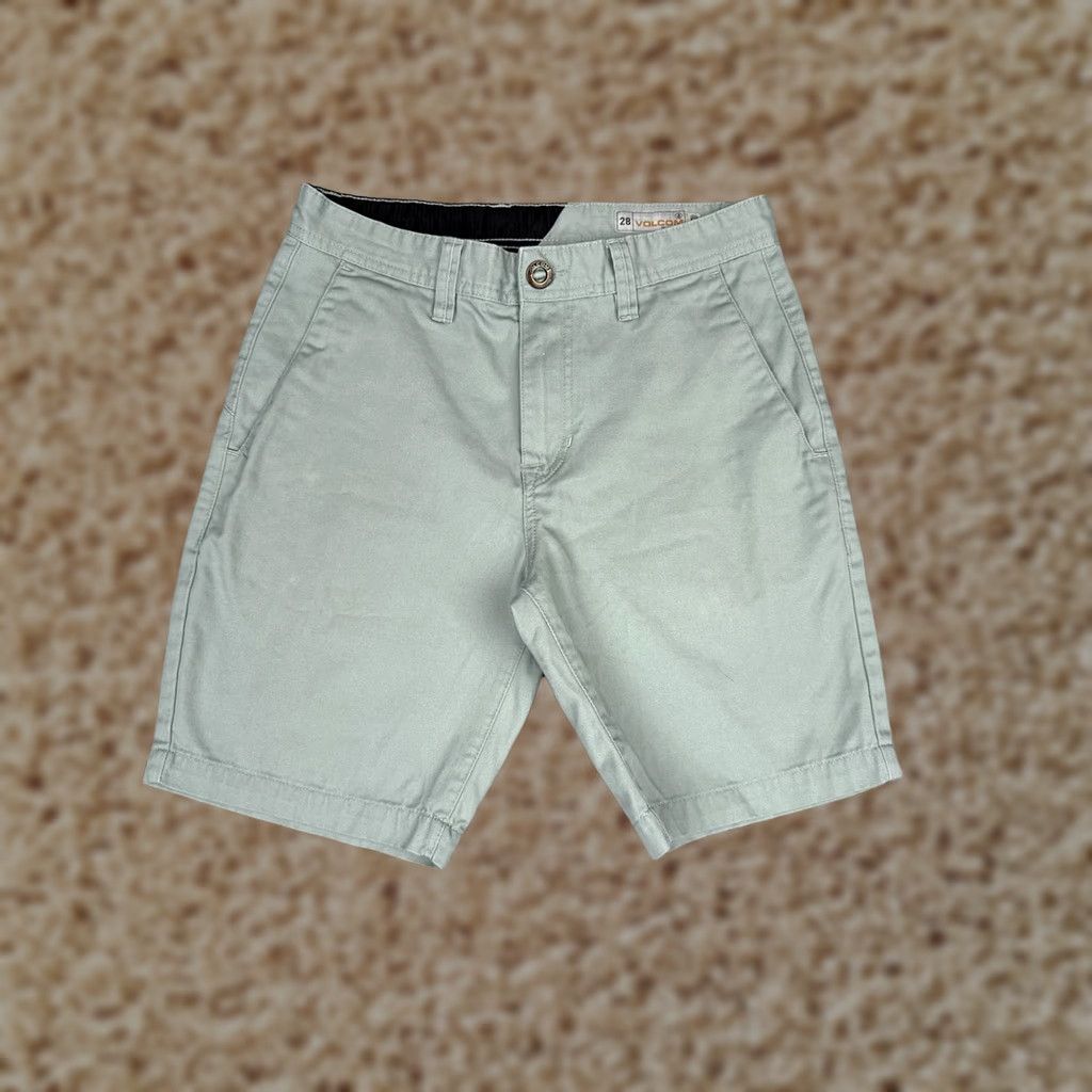 Volcom Volcom Shorts Mens 28 Green Canvas Chino Flat Front 8 Inseam Casual Summer Wear Size US 28 / EU 44 - 1 Thumbnail