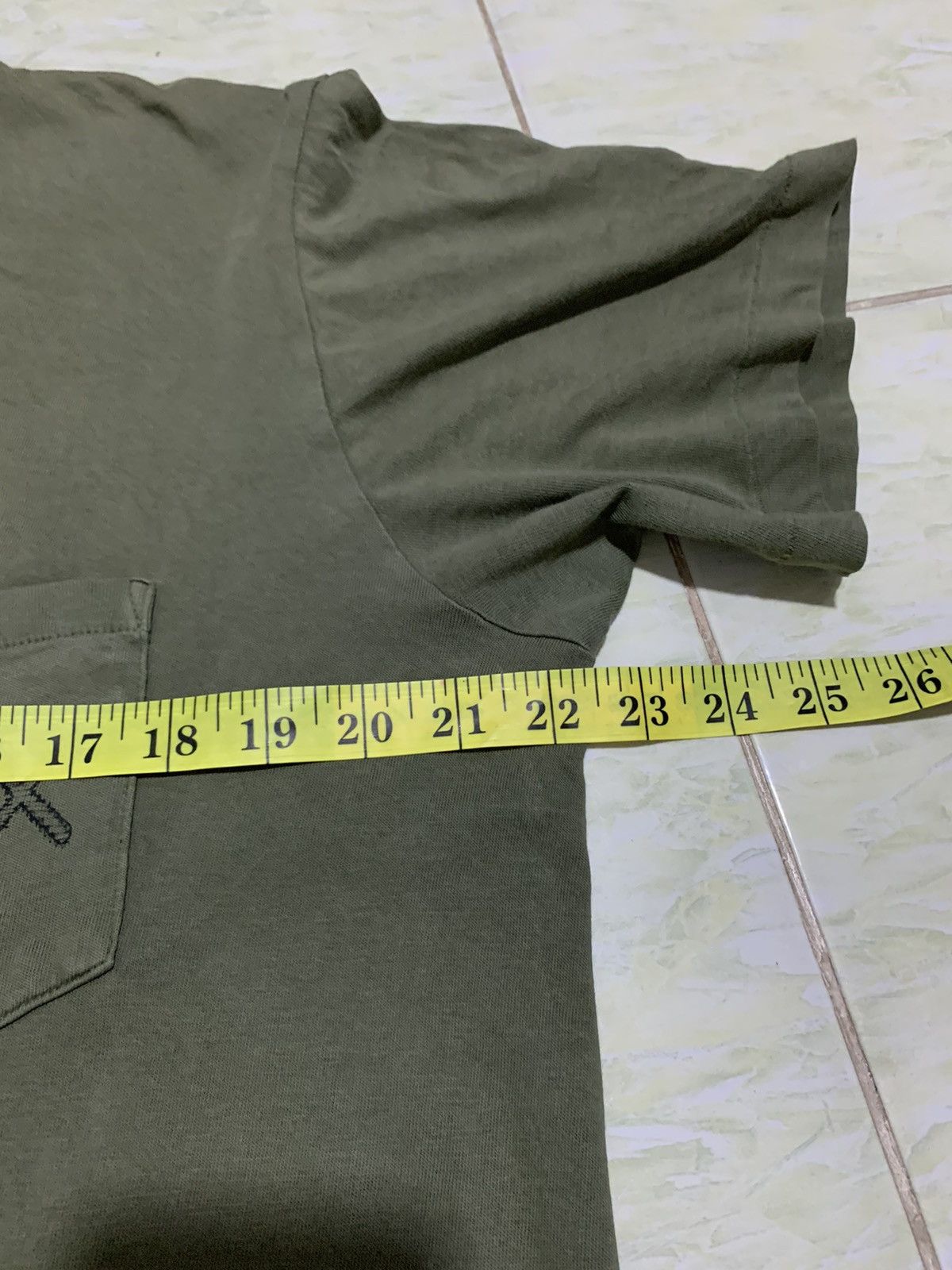 Japanese Brand Vintage Uniclo Collab kaws pocket tee Size US XL / EU 56 / 4 - 16 Thumbnail