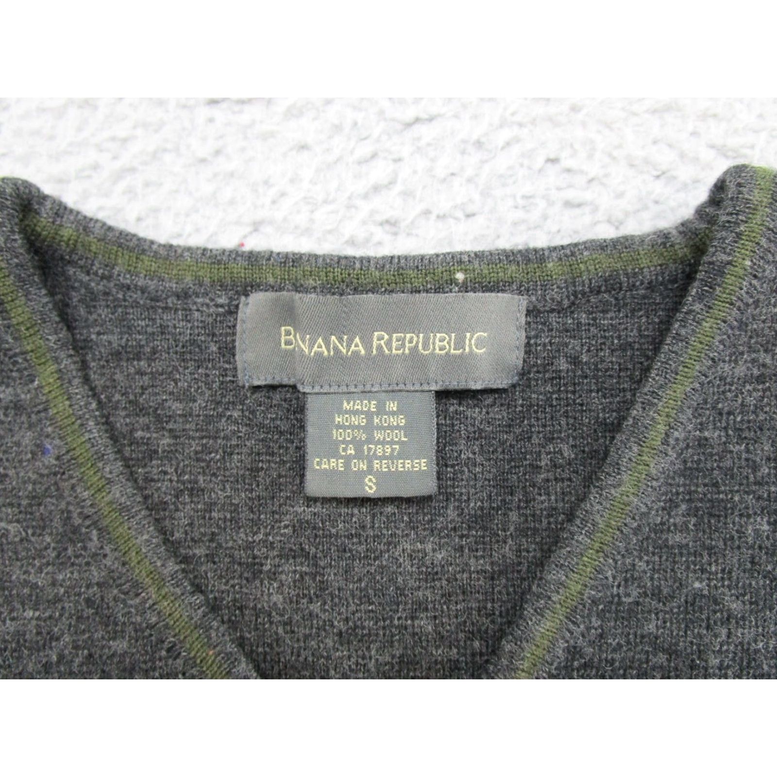 Banana Republic VINTAGE Banana Republic Long Sleeve Sweater Men’s V Neck Size S 100% Wool Gray Pullover Mens Size US S / EU 44-46 / 1 - 2 Thumbnail
