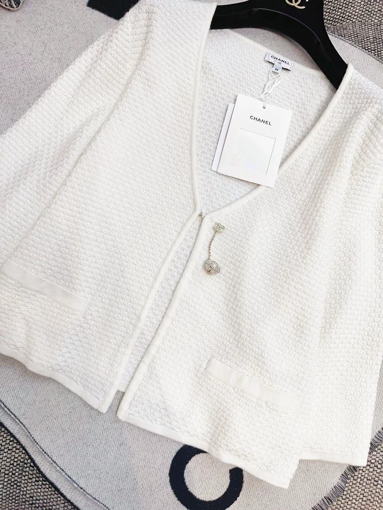 Chanel Chanel 25P white brooch button knitted cardigan cloak coat Size XXS / US 00 / IT 34 - 7 Thumbnail
