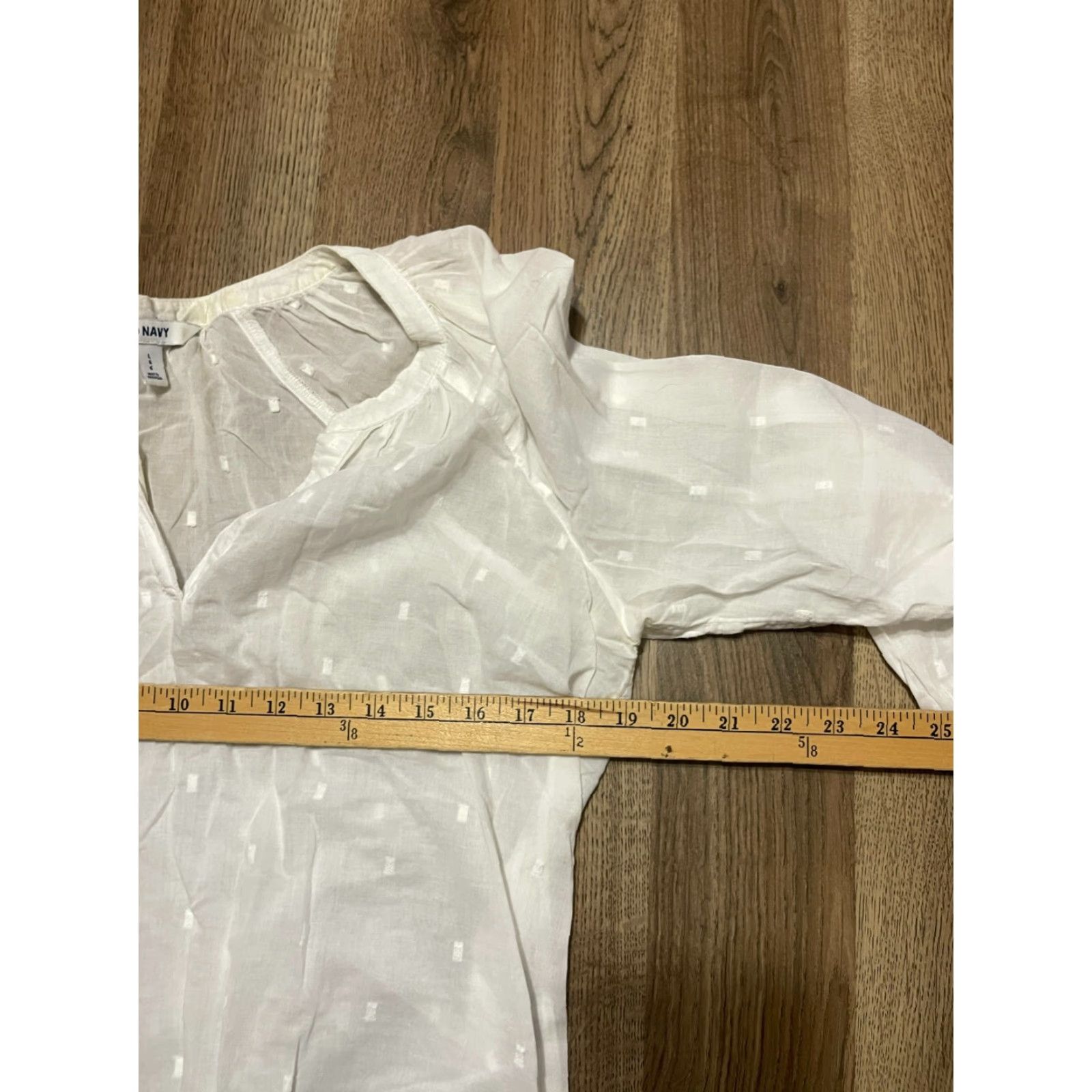 Old Navy Old Navy Shirt Women L White 3/4 Sleeve V-Neck Lightweight Casual Basic T-Shirt Size L / US 10 / IT 46 - 5 Thumbnail