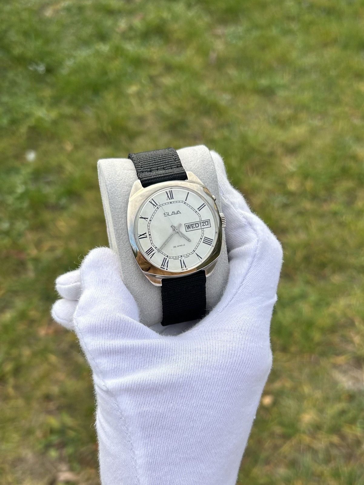 Vintage Vintage Watch Slava Soviet USSR Mechanical Wristwatch 1980s Size ONE SIZE - 3 Thumbnail