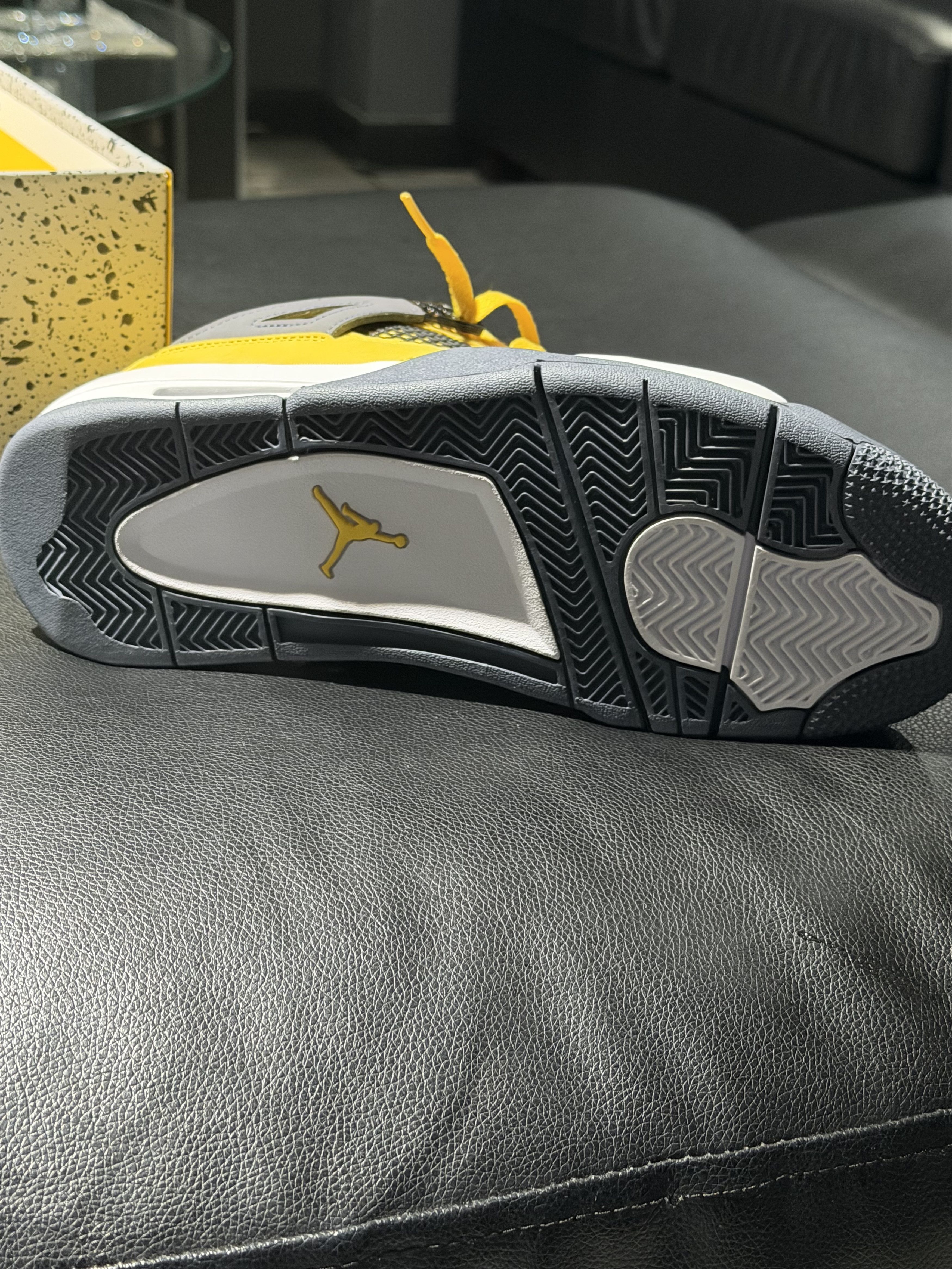 Jordan Brand Sz - 9 Jordan 4 Retro Lightning Size US 9 / EU 42 - 5 Thumbnail