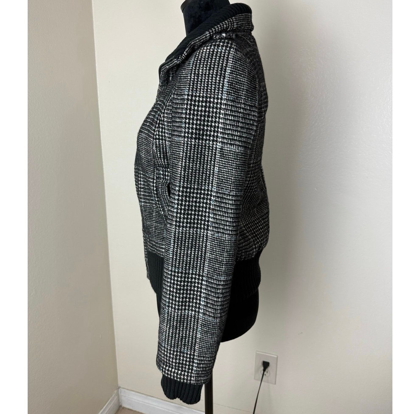 Zara ZARA Plaid Houndstooth Tweed Bomber Jacket - Size XS Size XS / US 0-2 / IT 36-38 - 2 Thumbnail