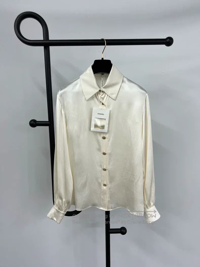 Chanel Chanel White silk shirt with long sleeves Size XS / US 0-2 / IT 36-38 - 1 Thumbnail