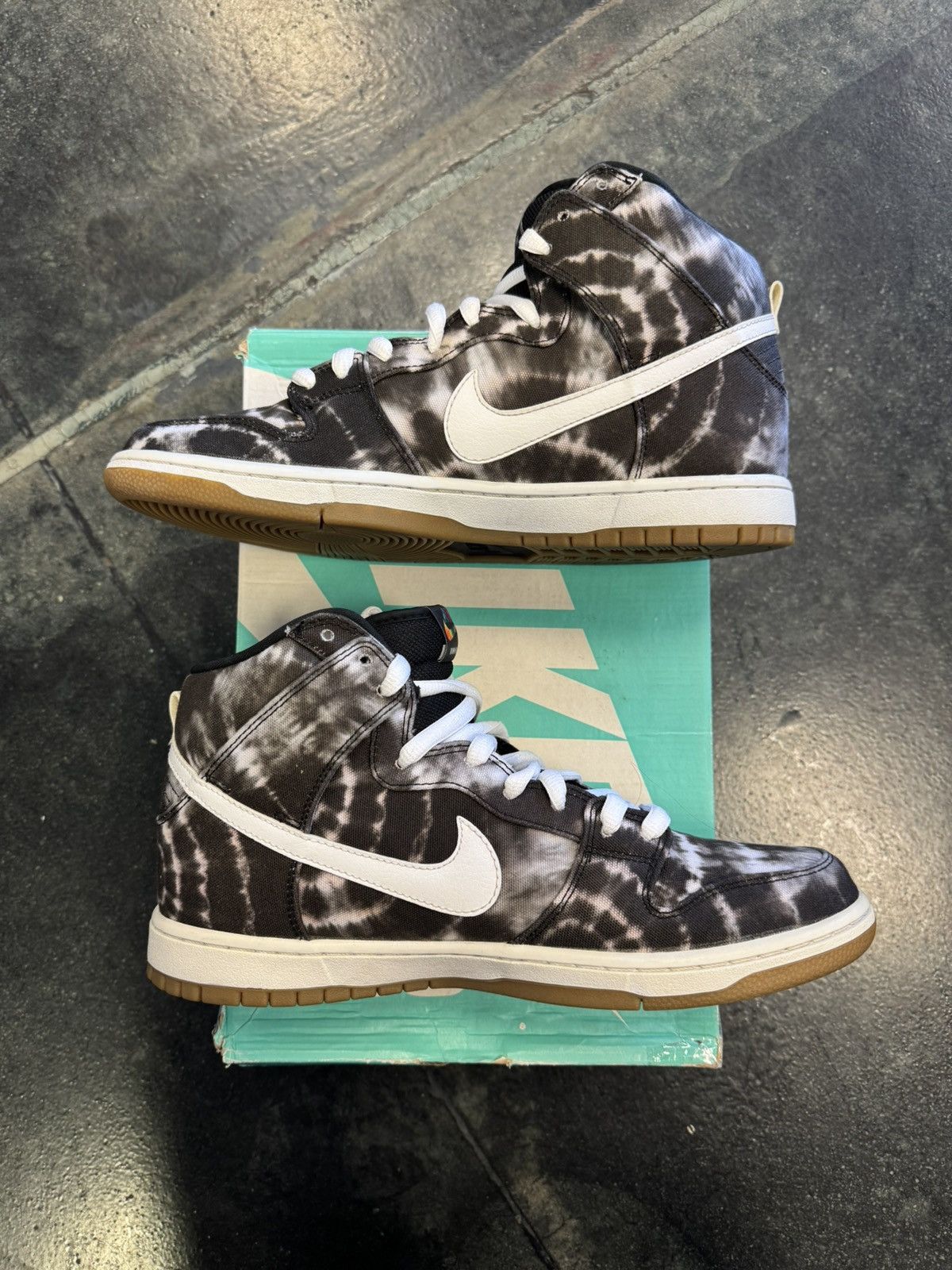 Nike SB Dunk High SB Tie Dye Size US 10.5 / EU 43-44 - 2 Thumbnail