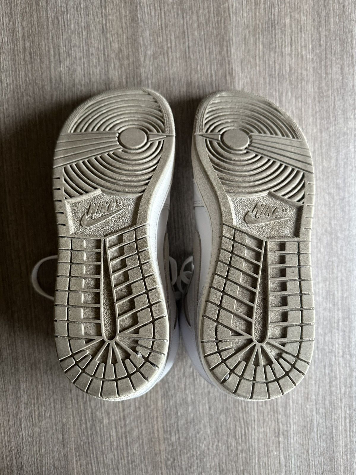 Jordan Brand Jordan 1 High OG Neutral Grey Size US 10.5 / EU 43-44 - 5 Thumbnail