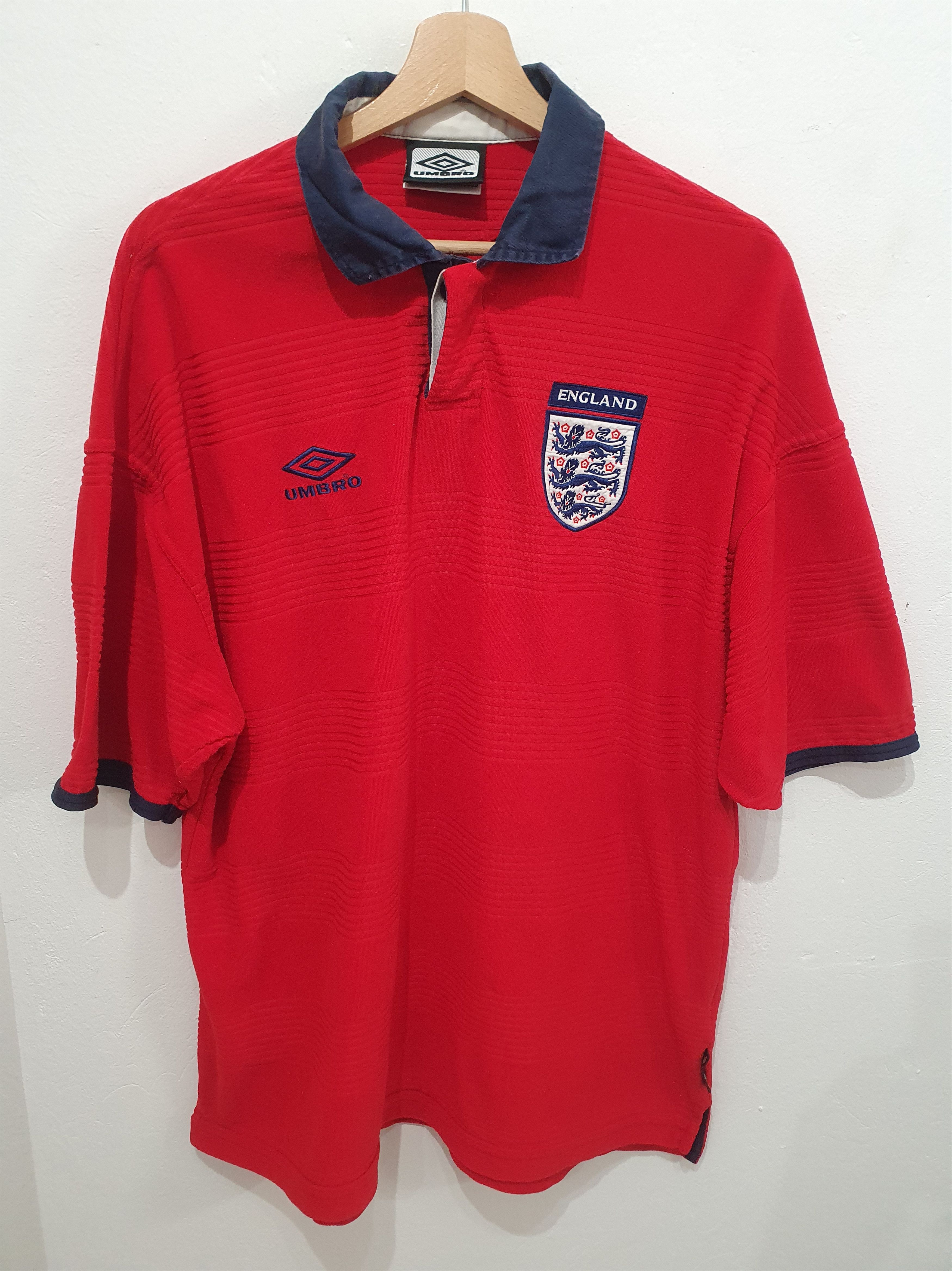 Image of England 1999 2000 Umbro Size XL Football Shirt Jersey in Red, Men's