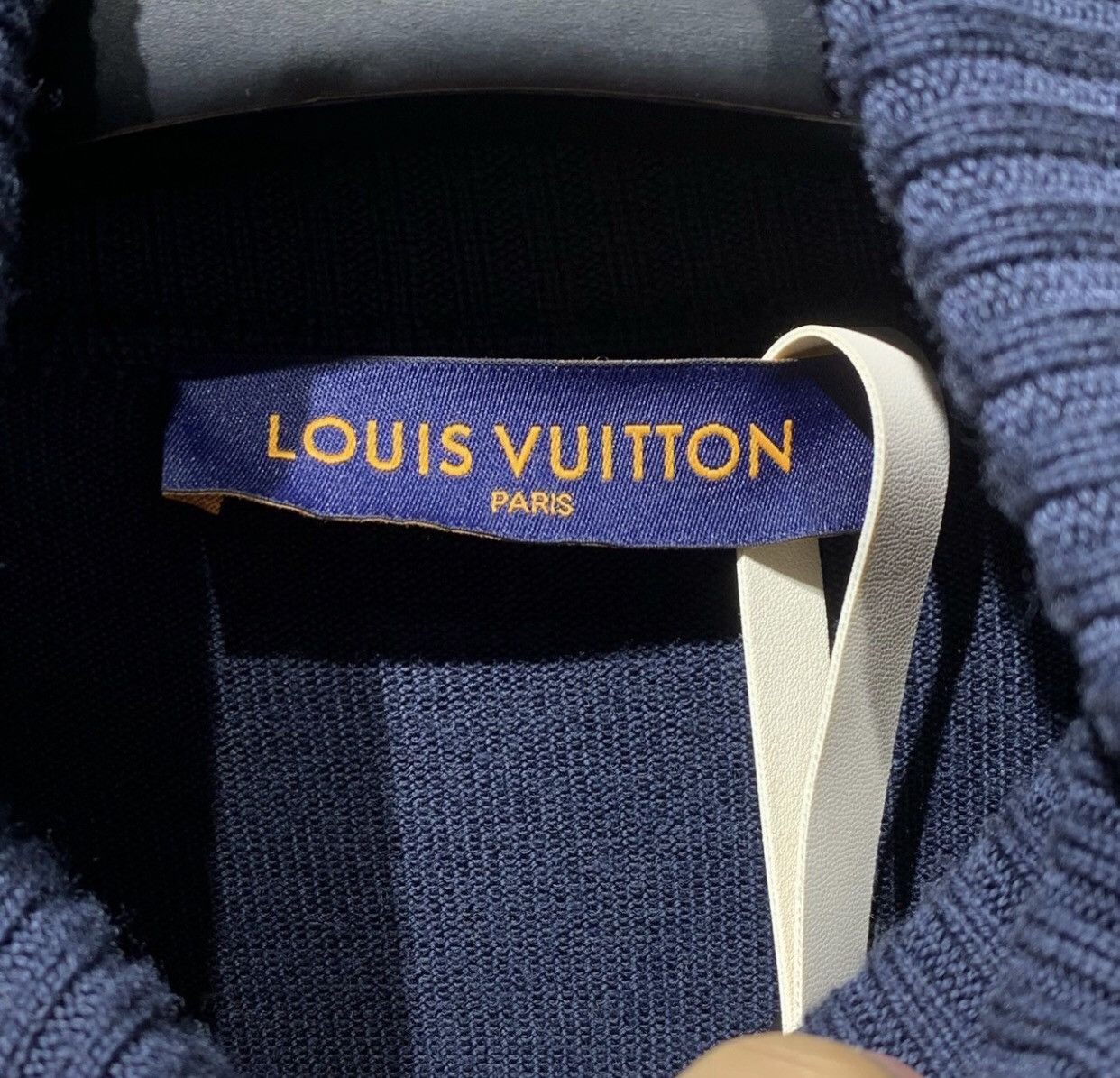 Louis Vuitton LOUIS VUITTON Deep blue heart-shaped neck knitted sweater Size US L / EU 52-54 / 3 - 7 Thumbnail