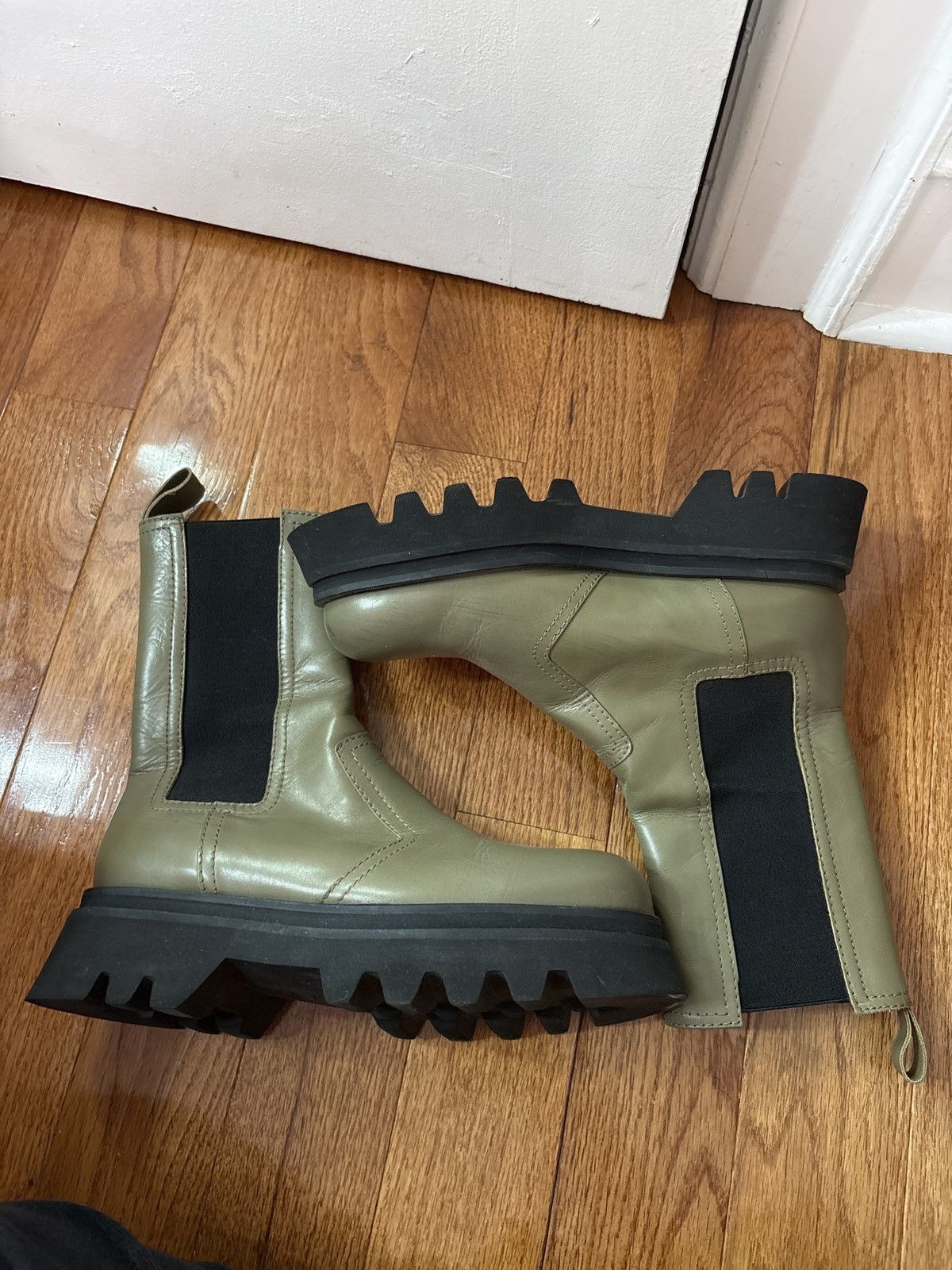 Zara Zara Green and Black Platform Leather Chelsea Boots Size US 9 / IT 39 - 1 Thumbnail