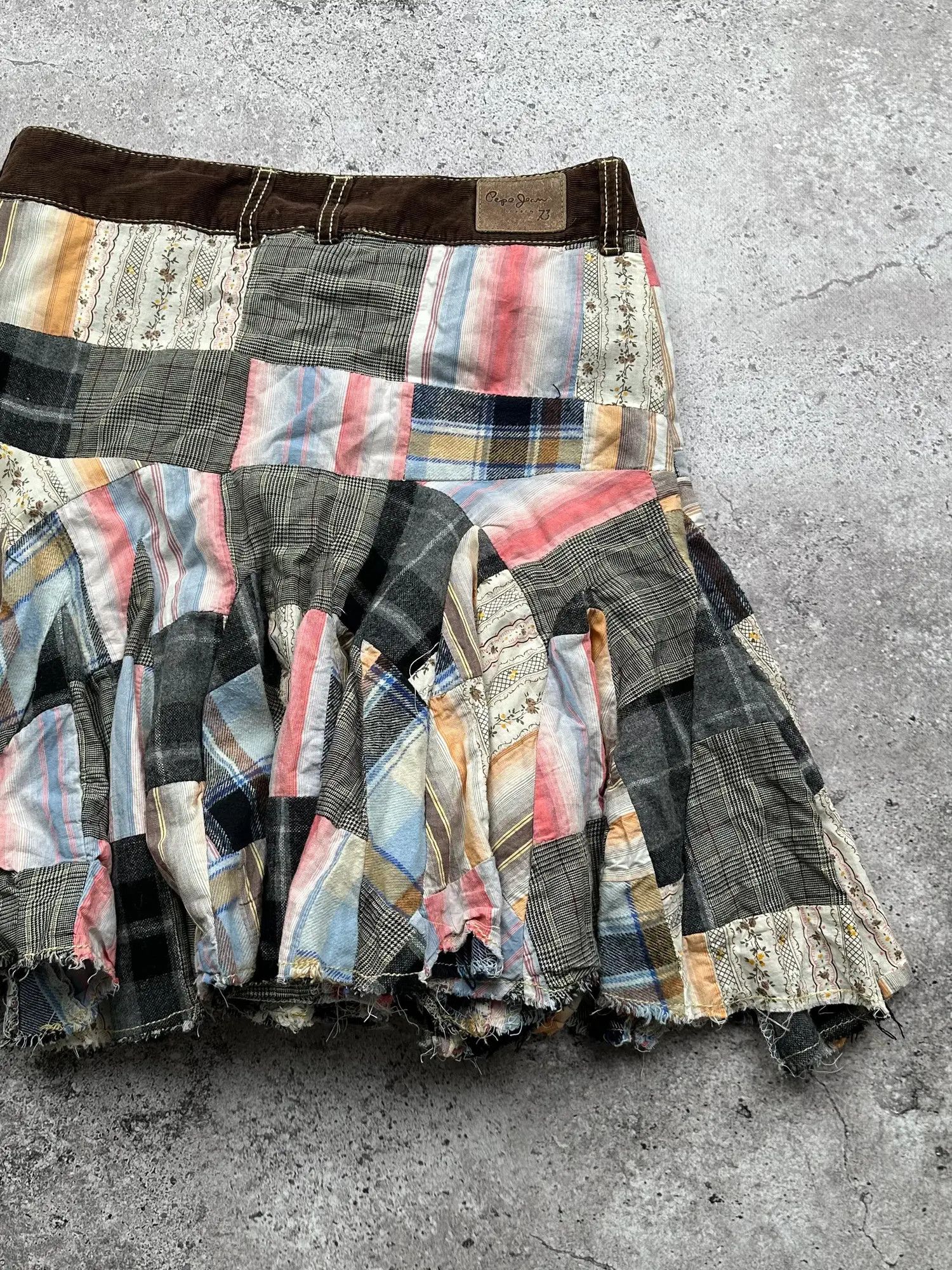 Japanese Brand Vintage Lush Patchwork Mini Skirt C115(V284) Size 27" / US 4 / IT 40 - 7 Thumbnail