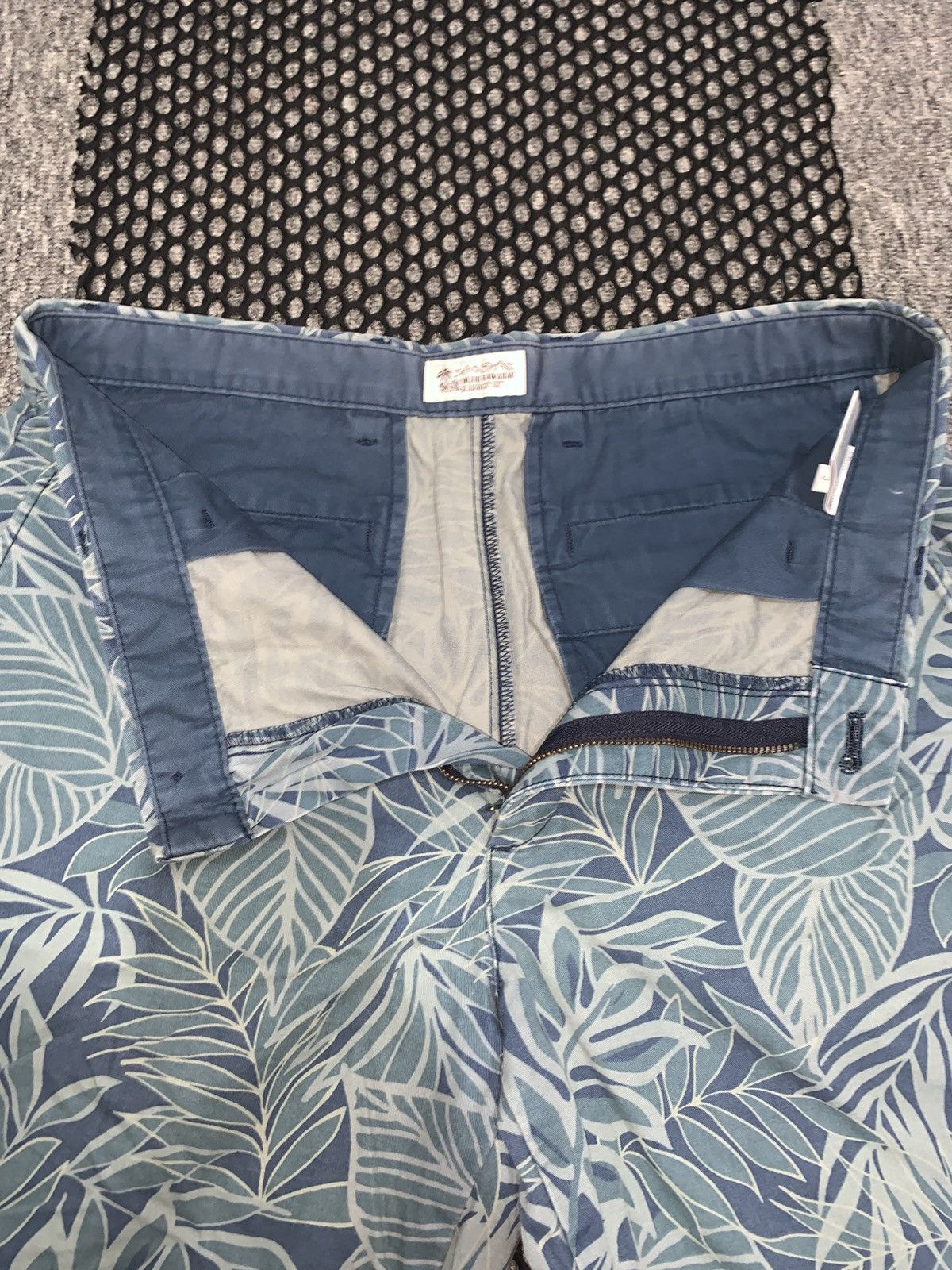 Uniqlo Iolani Hawaiian Classic Uniqlo Short Pants Size US 32 / EU 48 - 4 Thumbnail