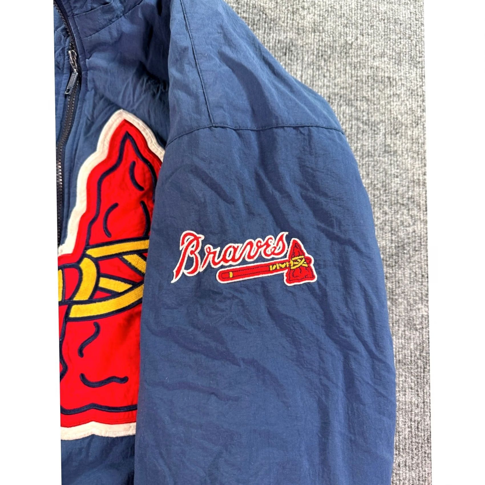 Starter VINTAGE Starter Atlanta Braves Puffer Jacket Mens XL Navy Blue Full Zip Tomahawk Logo Embroidered Sleeve Size US XL / EU 56 / 4 - 4 Thumbnail