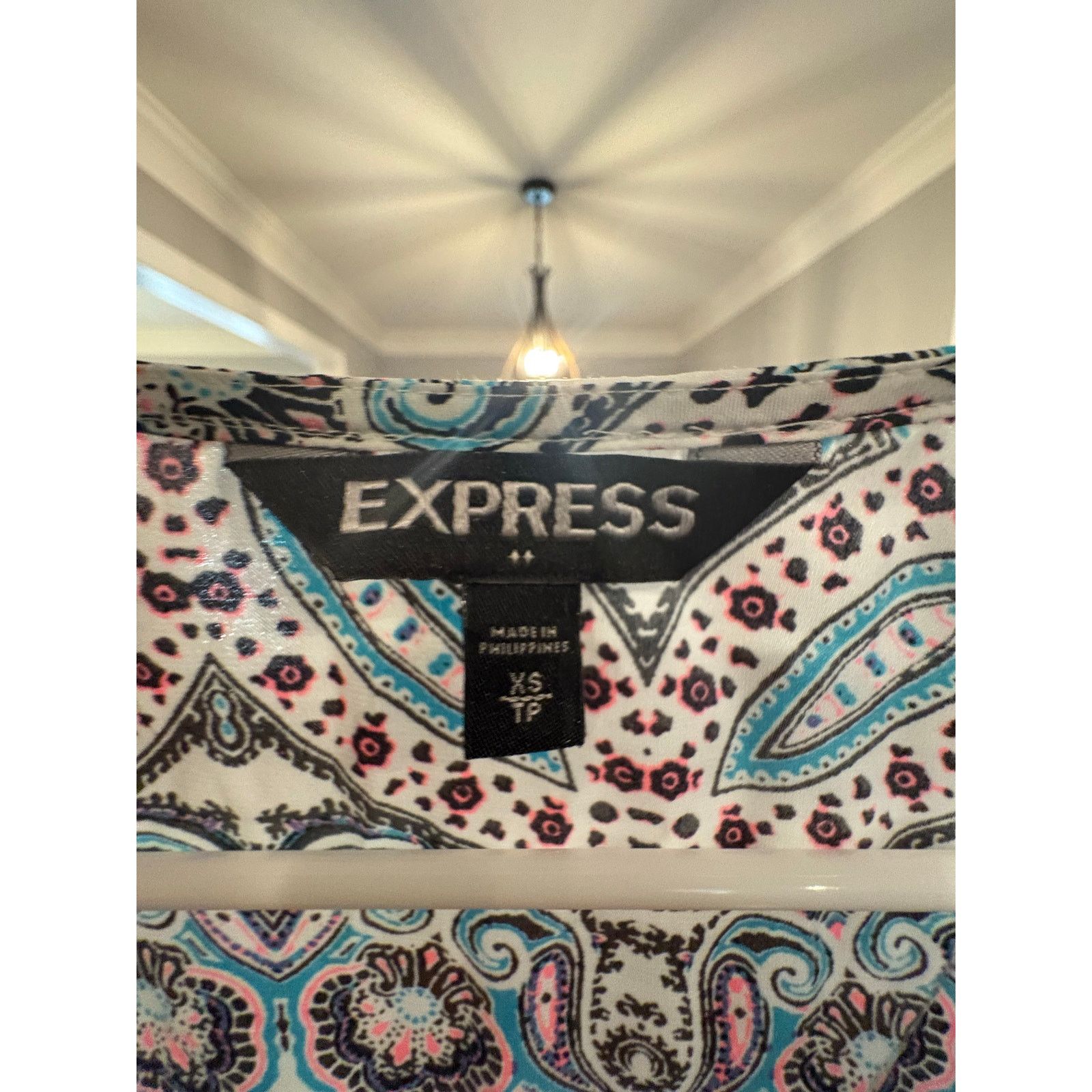 Express Express XS Paisley Print Short Sleeve Blouse Blue Pink White Size XS / US 0-2 / IT 36-38 - 3 Thumbnail
