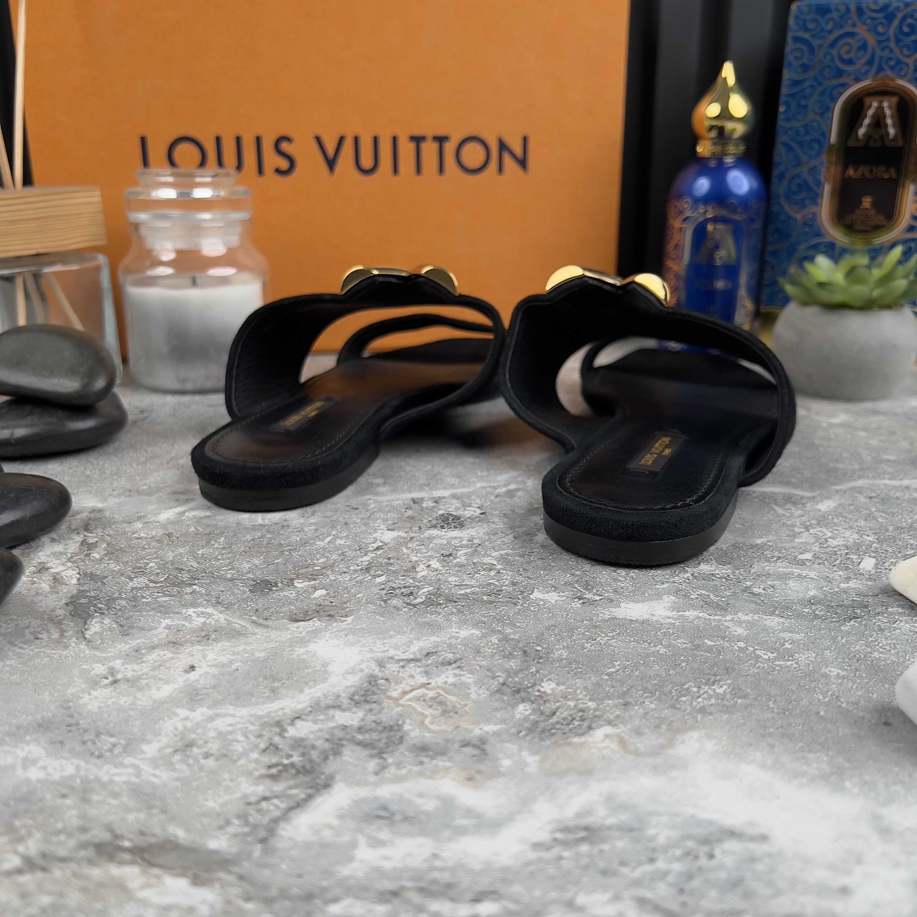 Louis Vuitton Louis Vuitton V Logo Slide Sandals Bayfront Flat Suede Size US 7.5 / IT 37.5 - 7 Thumbnail