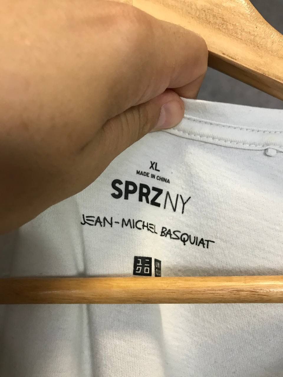 Designer × Jean-Michel Basquiat Jean Michael Basquiat x Uniqlo art designer v neck tee Size US XL / EU 56 / 4 - 4 Thumbnail