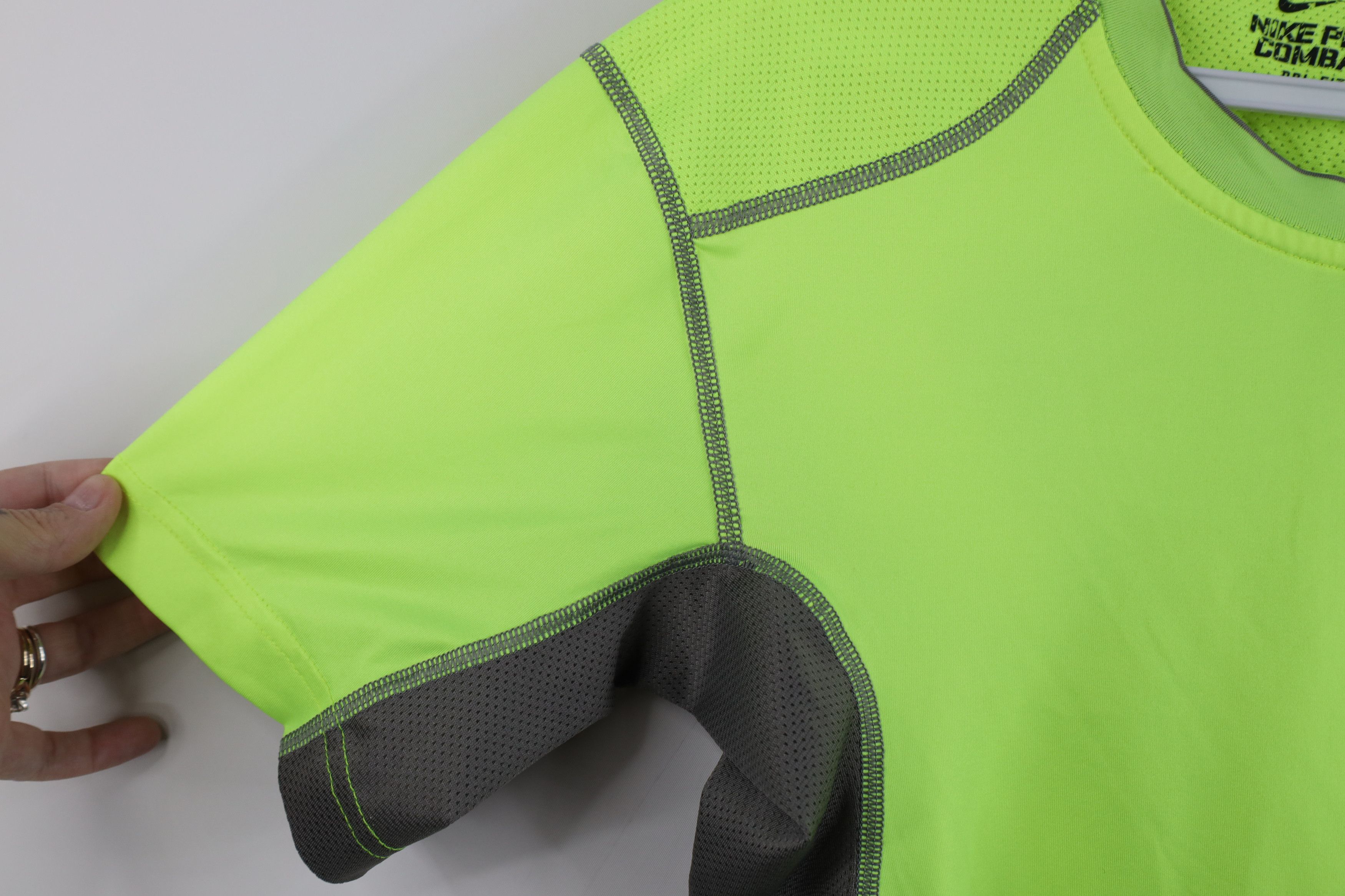 Nike Nike Pro Combat Vented Gym Training Short Sleeve T-Shirt Size US L / EU 52-54 / 3 - 8 Thumbnail
