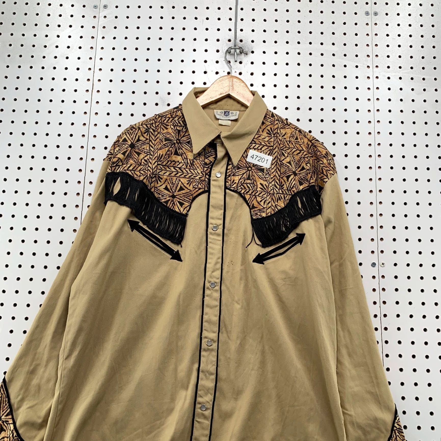 Vintage VINTAGE JB Trinity Western Snap Shirt Mens XL Beige Fringe Up Cowboy Made USA Shirt Mens XL Beige Fringe Western Cowboy 1960s 1970s Mens Size US XL / EU 56 / 4 - 4 Thumbnail