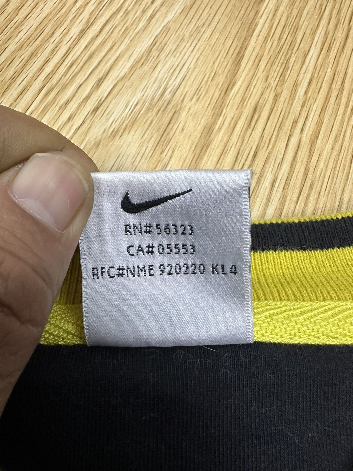 Nike Vintage Nike Swoosh 90s Embroidery Logo A667 Size US M / EU 48-50 / 2 - 8 Thumbnail