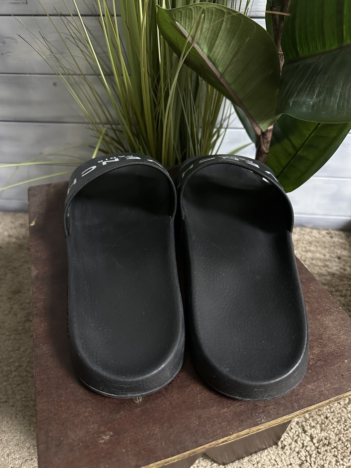 Rare Luxury Slippers Givenchy Big Logo Size 44 Color Black