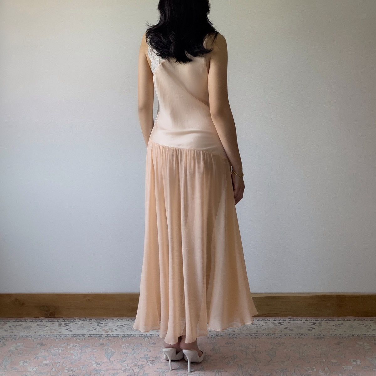Victoria's Secret Victoria’s Secret 1990s Peach Silk & Lace Slip Gown (S–M) Size M / US 6-8 / IT 42-44 - 11 Thumbnail