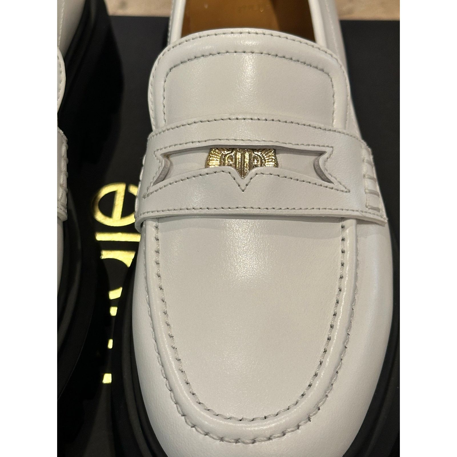 Maje NEW Maje Leather Platform Coin Loafers White size 39 /8.5 Size US 8.5 / IT 38.5 - 5 Thumbnail