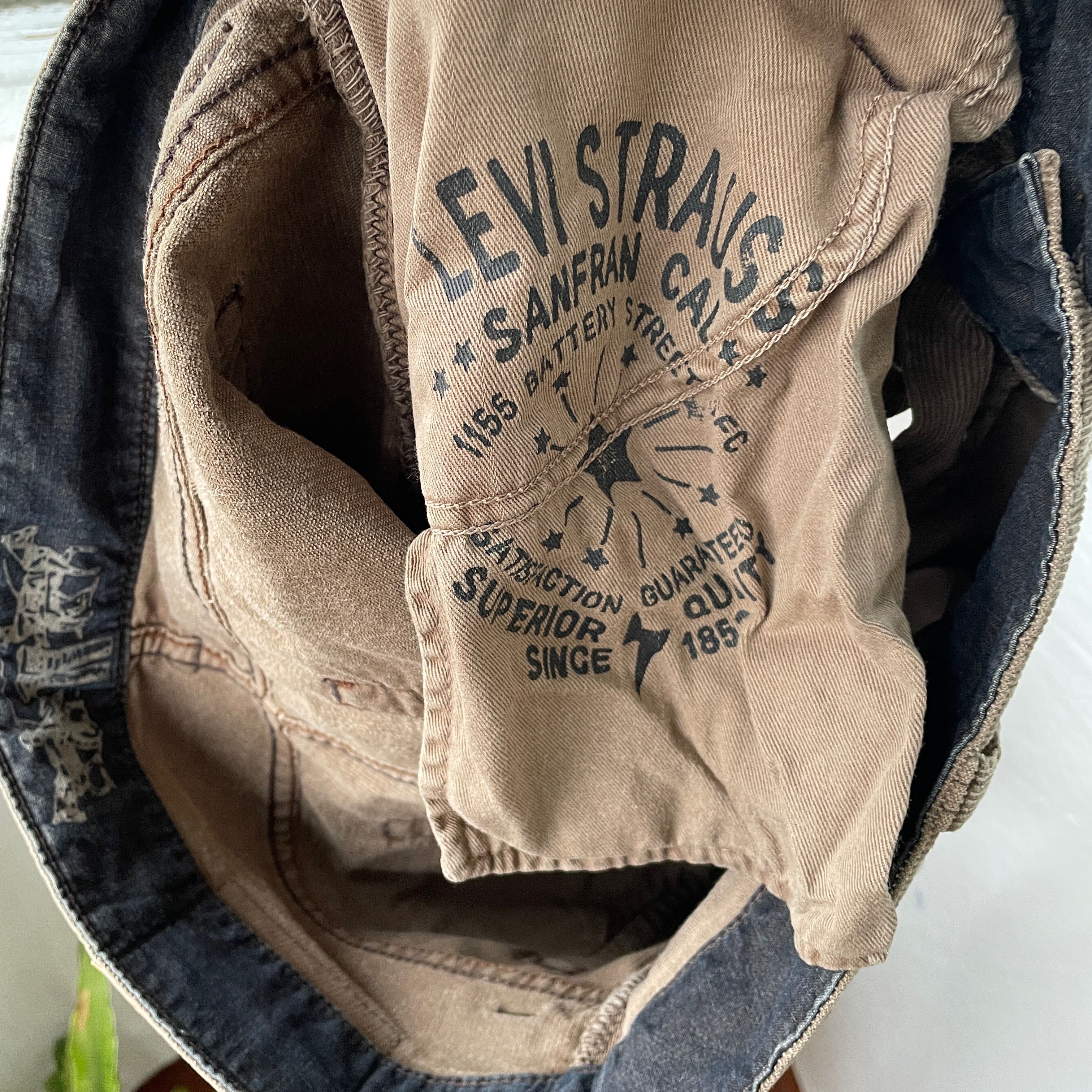 Levi's Levi's corduroy bobcut Baggy Pants spider patern Art y2k Size US 33 - 12 Thumbnail