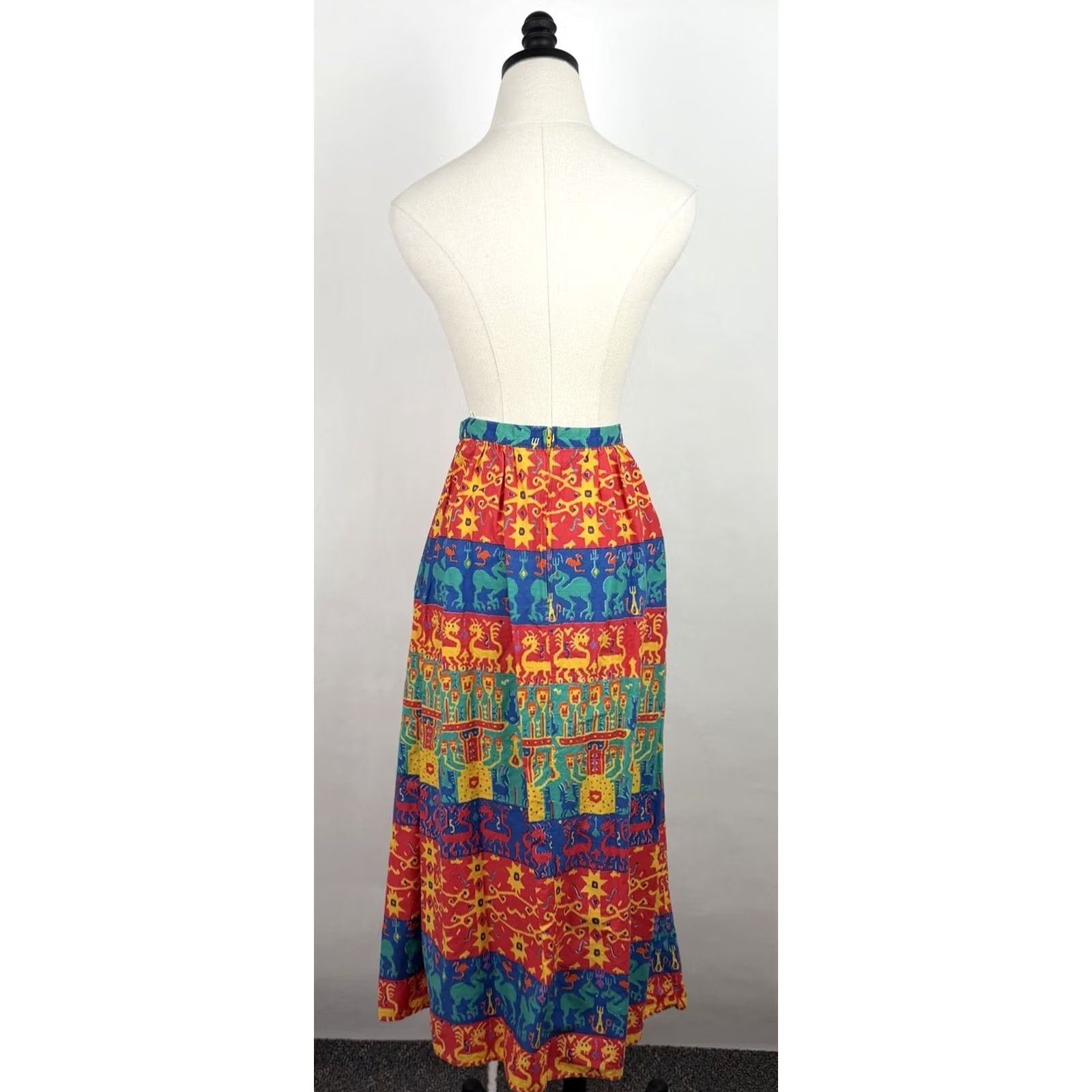 Vintage VINTAGE Claude Skirt Maxi Womens S Red Geometric Pleated 80s Art Southwestern Retro Long Hip Pockets Back Zip"} Size 28" / US 6 / IT 42 - 6 Thumbnail