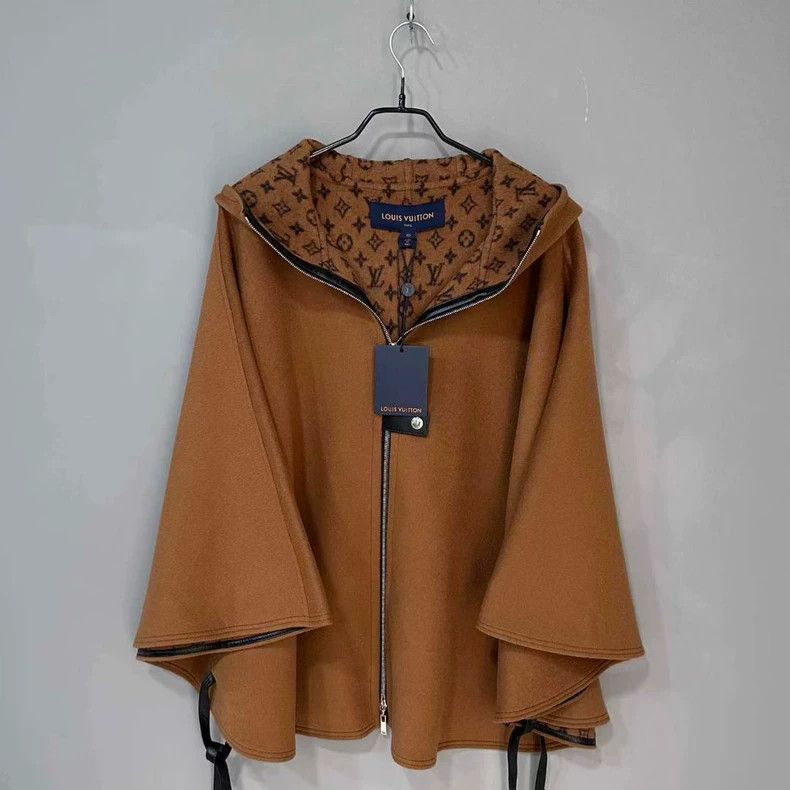 Louis Vuitton Louis Vuitton Cloak coat with full print inside coat Size S / US 4 / IT 40 - 1 Thumbnail