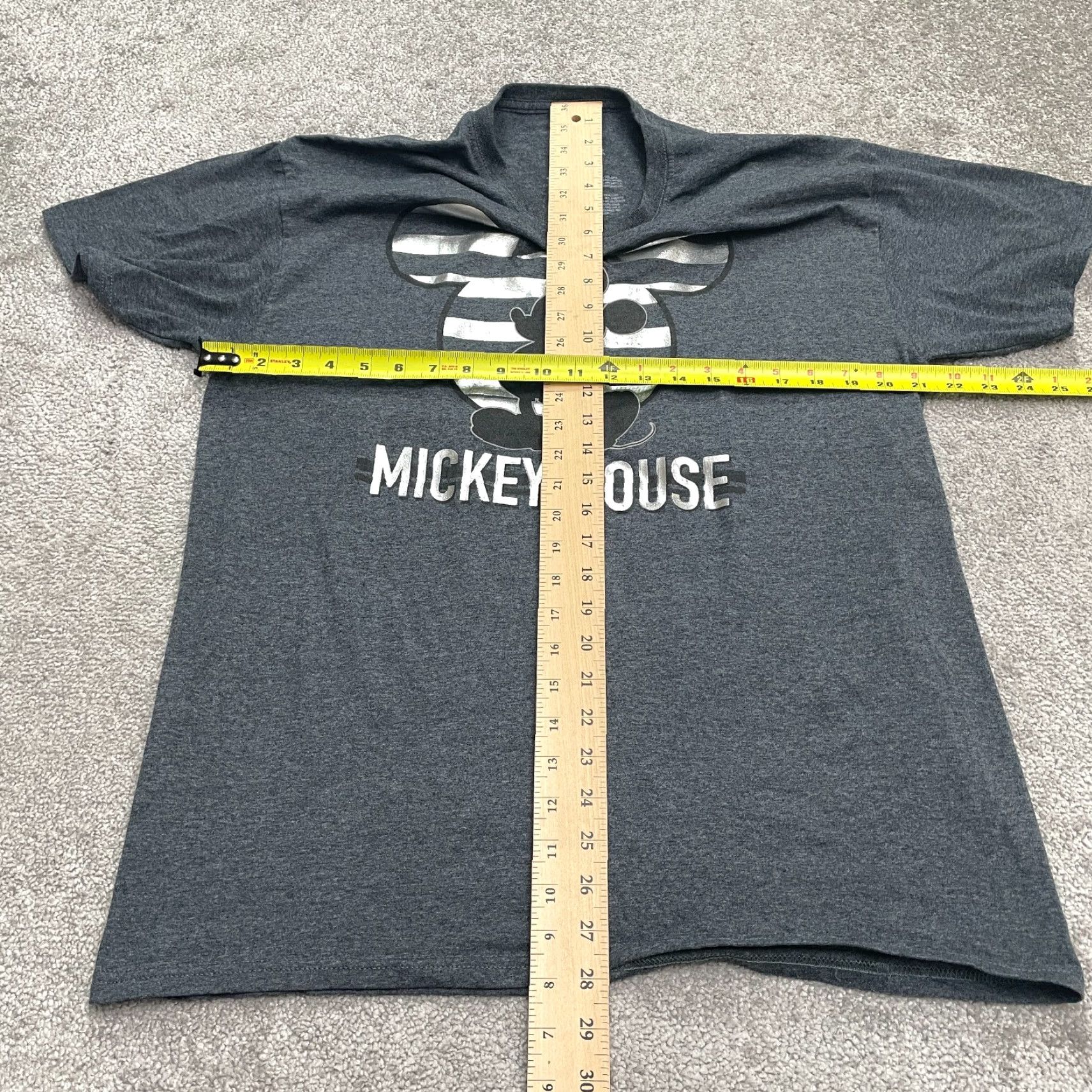 Disney Disney Mickey Mouse Graphic T-Shirt Mens Large Gray Crew Neck Short Sleeve Tee Size US L / EU 52-54 / 3 - 5 Thumbnail