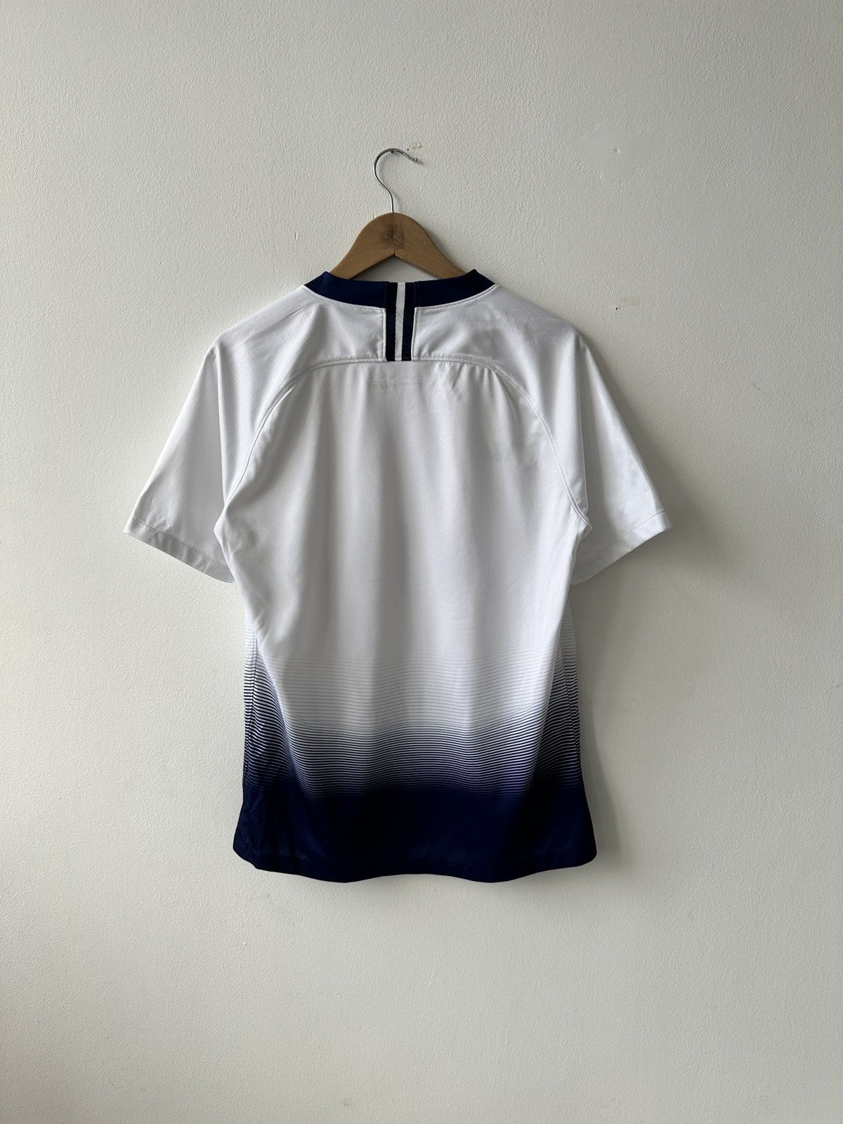 Nike Tottenham Hotspur Home Football Shirt 2018/19 Jersey Nike Size US M / EU 48-50 / 2 - 11 Thumbnail