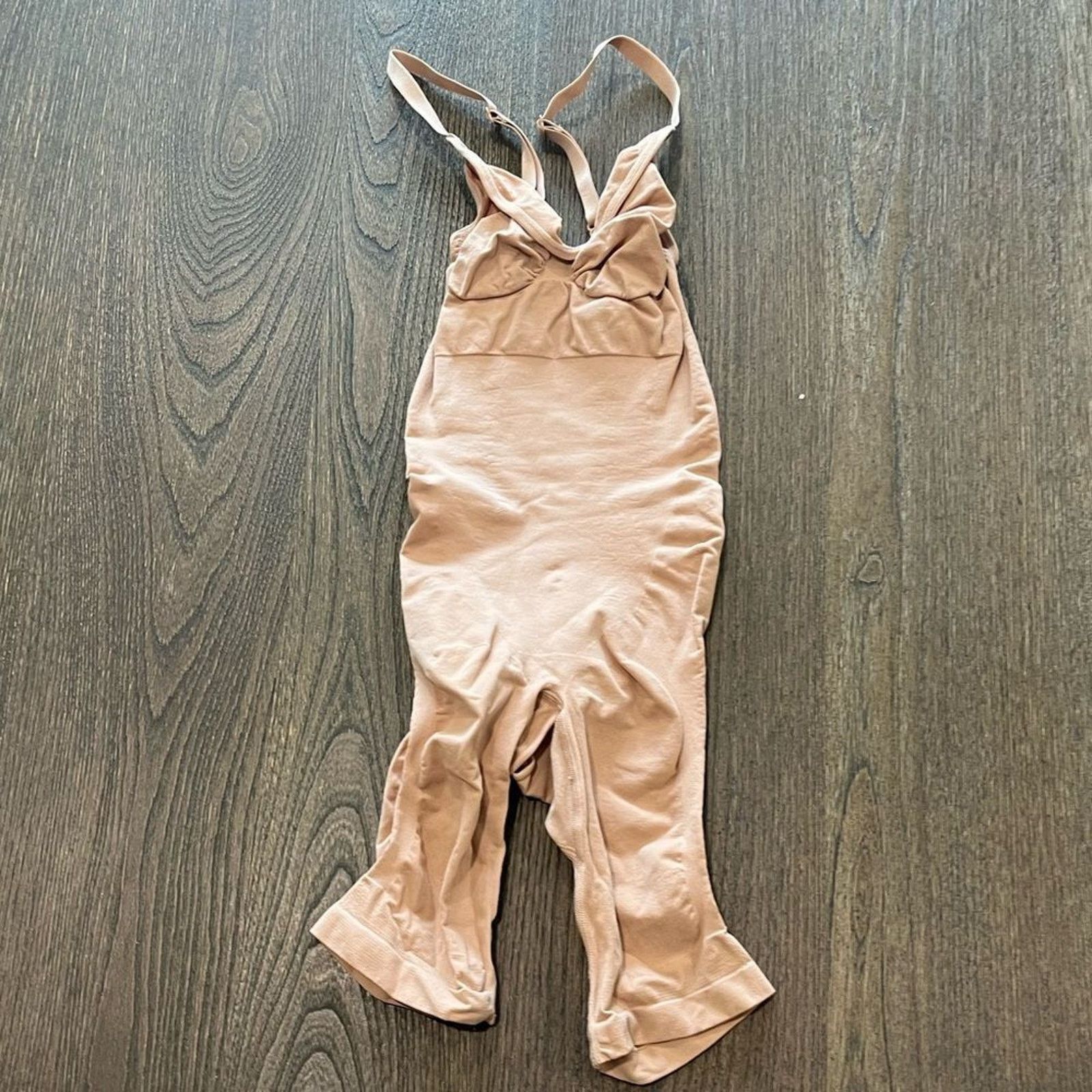 SKIMS NWOT Skims Sculpting Bodysuit Mid Thigh Open Gusset Sz S/M Size ONE SIZE - 1 Thumbnail