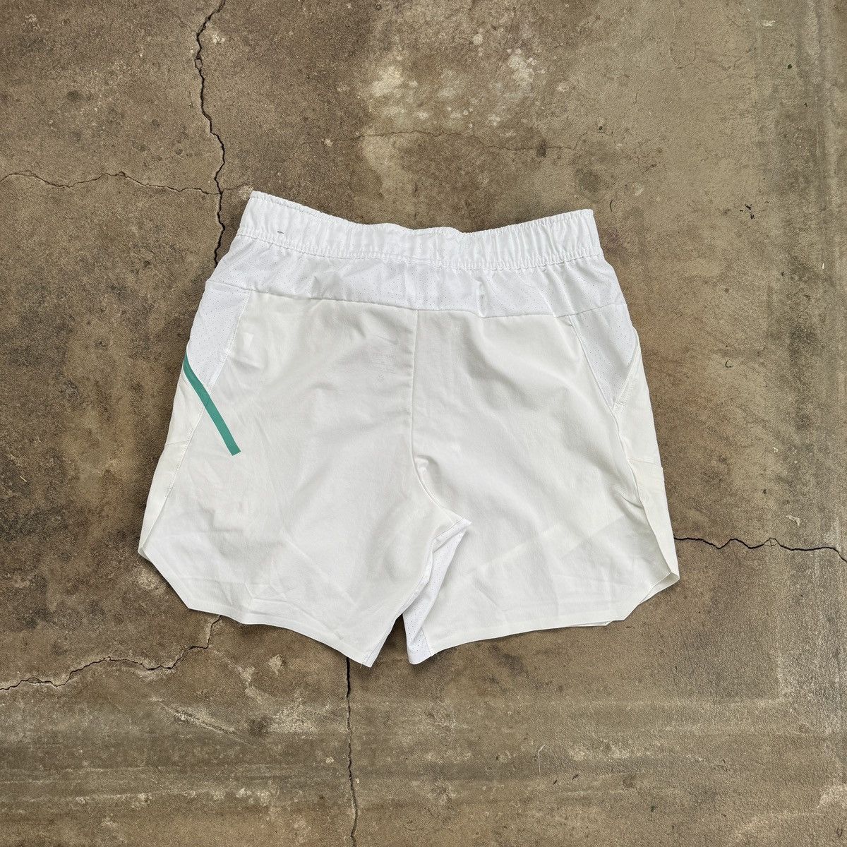 Nike Nike Drill White Shorts Size US 30 / EU 46 - 2 Thumbnail
