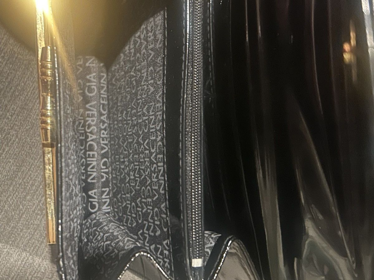Versace Gianni Versace Medusa Patent Croc Embossed Clutch Size ONE SIZE - 20 Thumbnail
