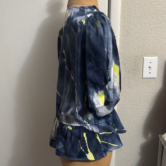 DKNY DKNY Navy Abstract V-Neck Peplum Top with Lime Accents L Size L / US 10 / IT 46 - 4 Thumbnail